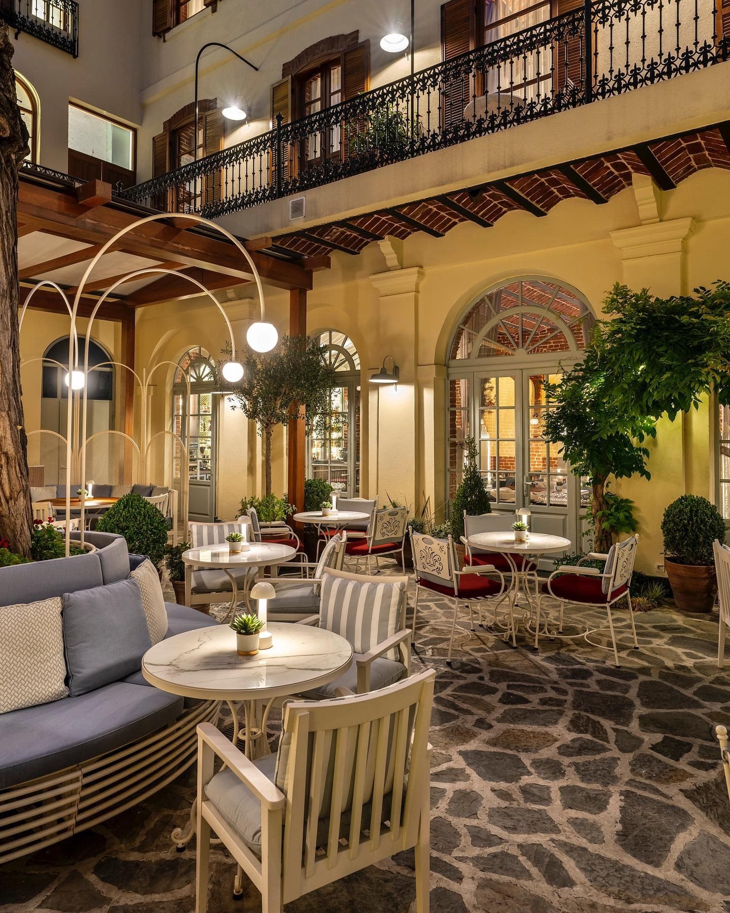 Il Cortile Galata: the dining room and table setting