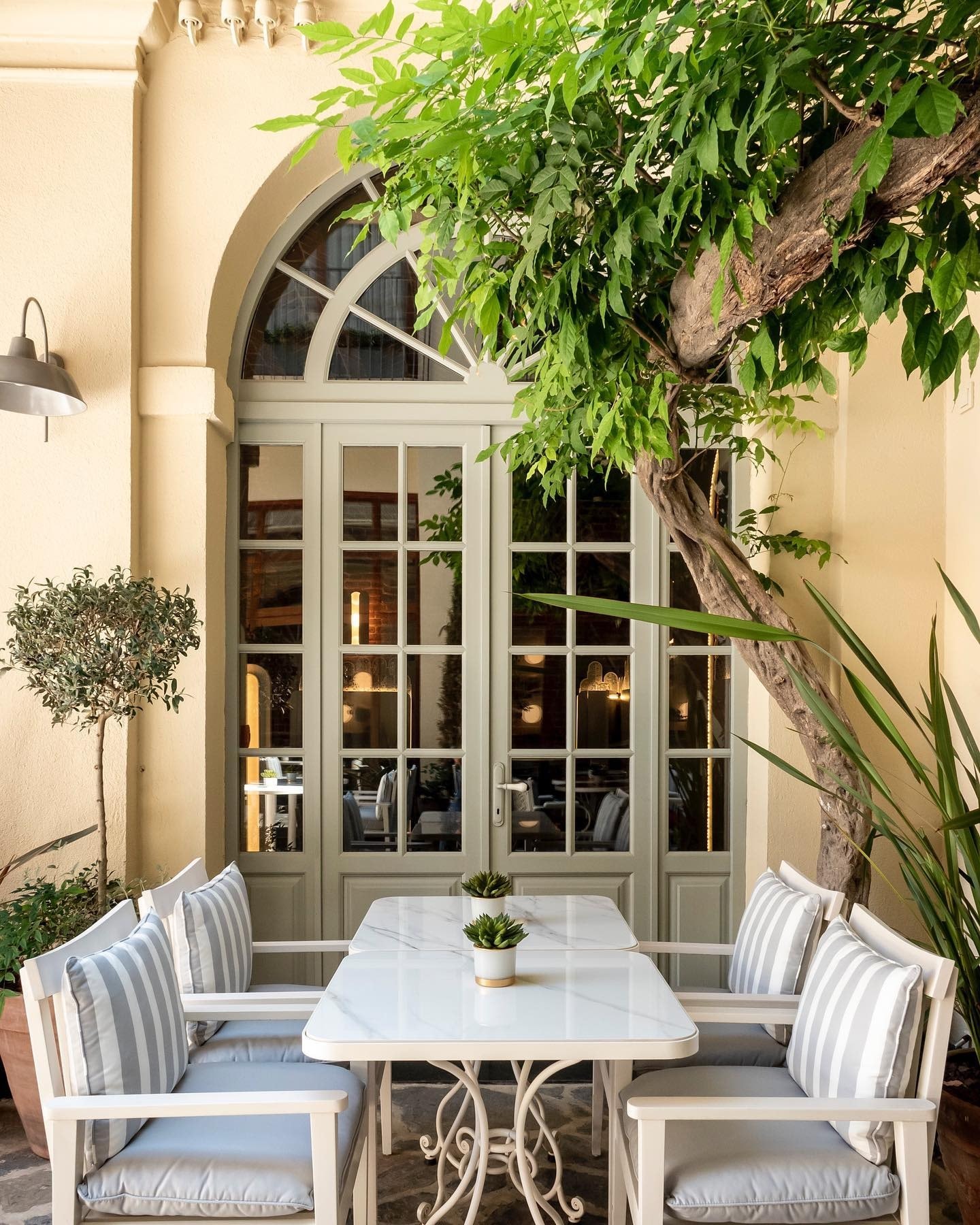 Il Cortile Galata: the frontage and entrance