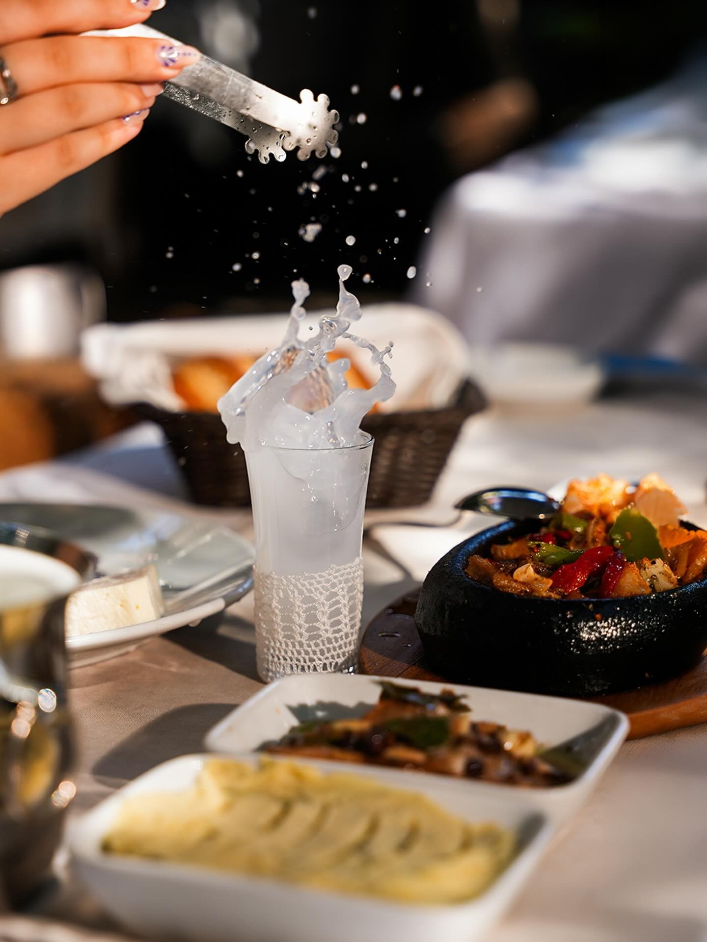 The dining atmosphere at İnciraltı Meyhanesi