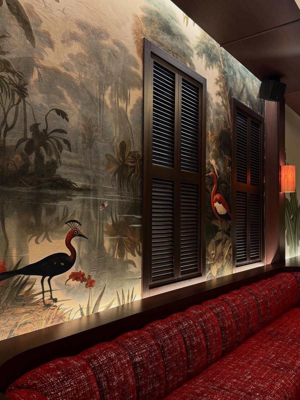 Indochine İstanbul restoranının özenli iç mekânı ve atmosferi