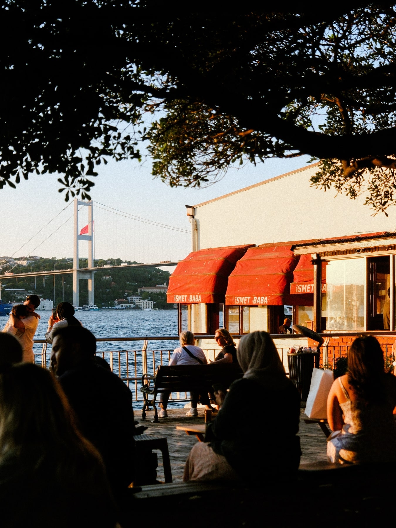 A waterfront table at Ismet Baba