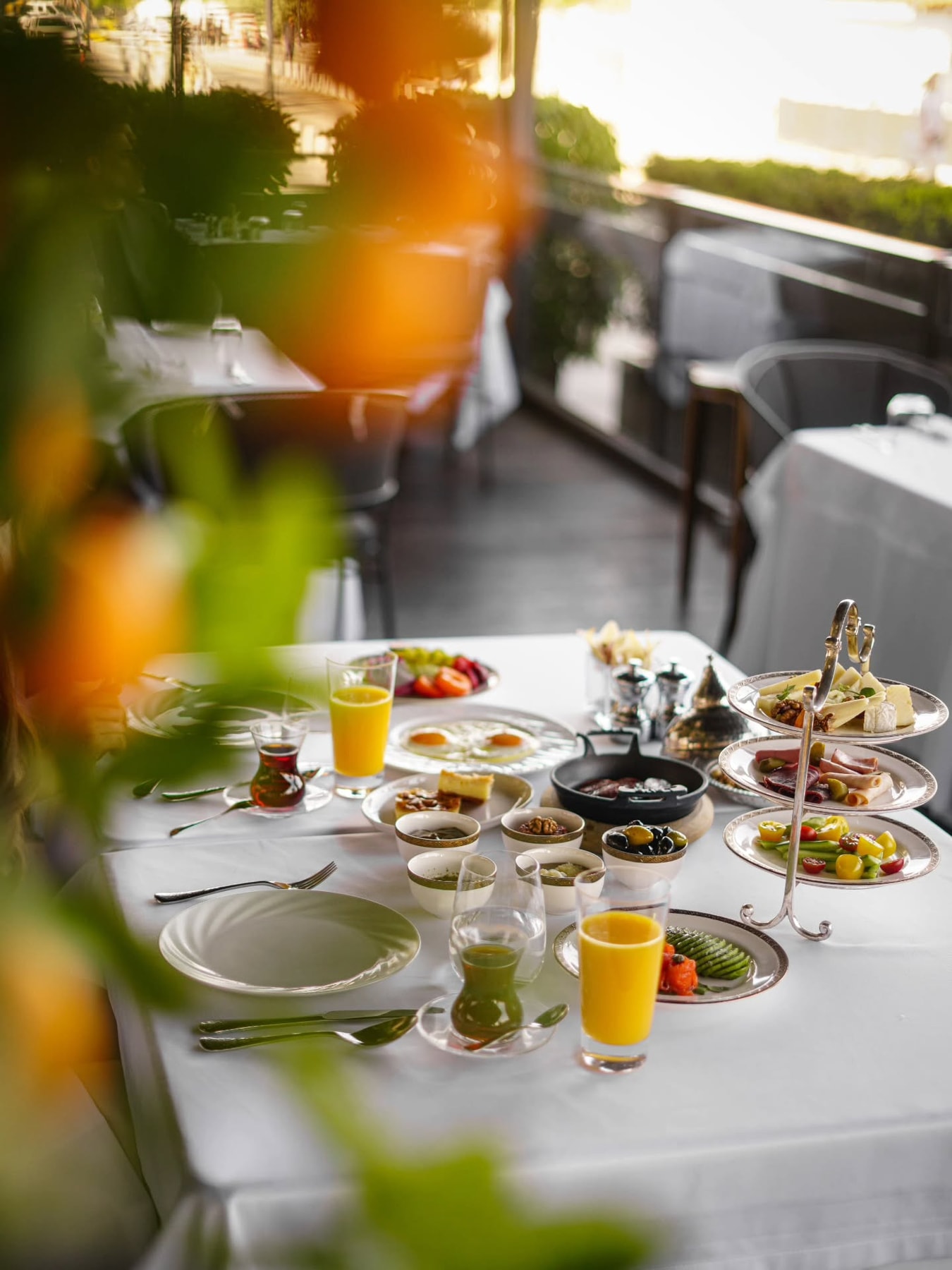 Ist Too, Shangri-La – editoryal seçki 11