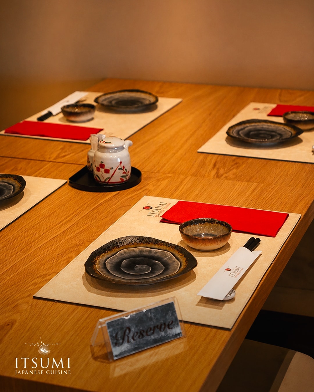 Interior and atmosphere at Itsumi
