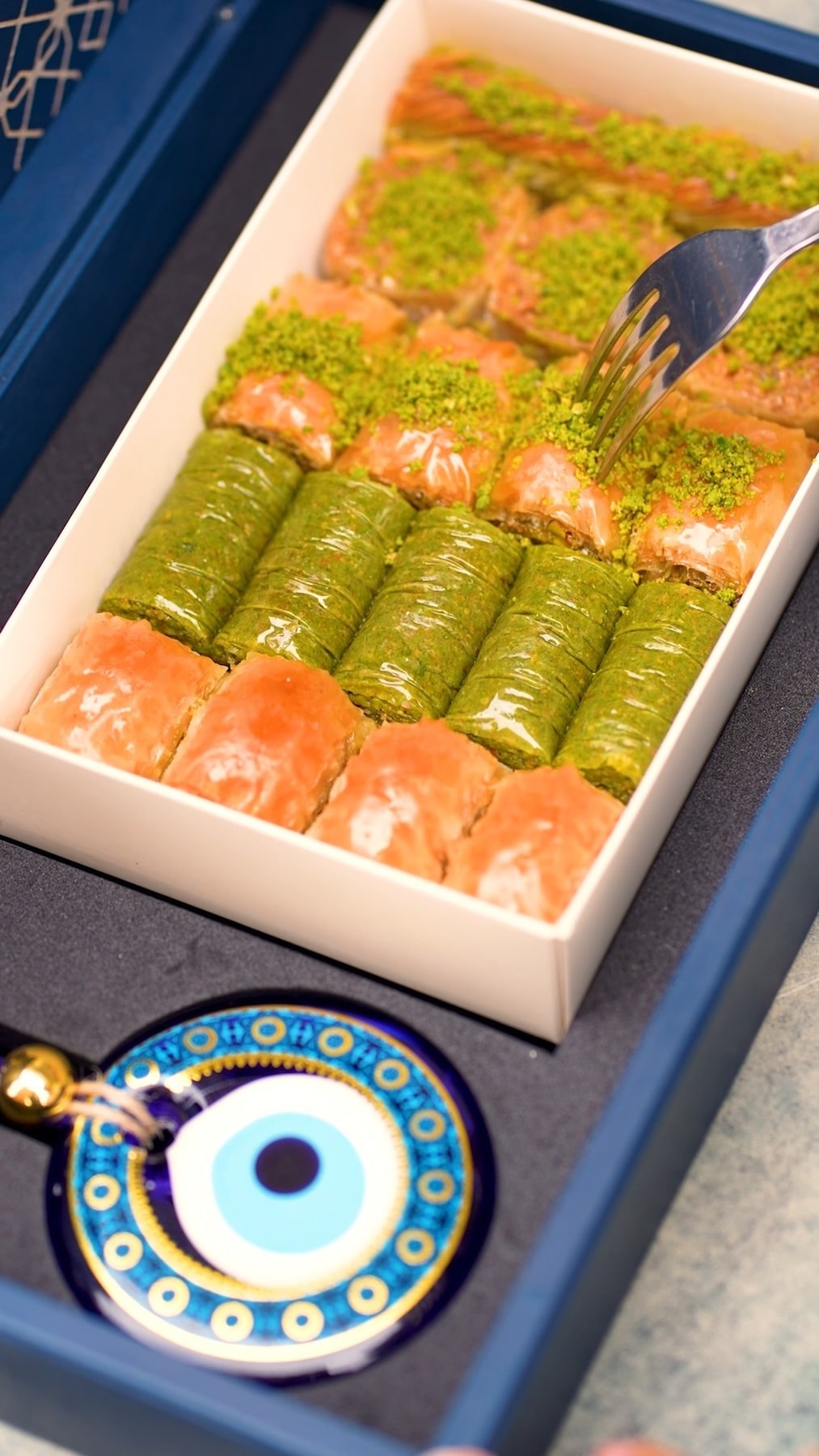 Karaköy Güllüoğlu: a signature dish presentation