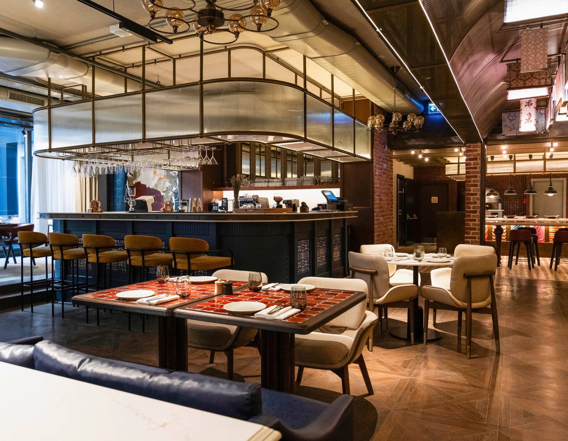 Restaurant atmosphere at Karas Wine Bar & Bites