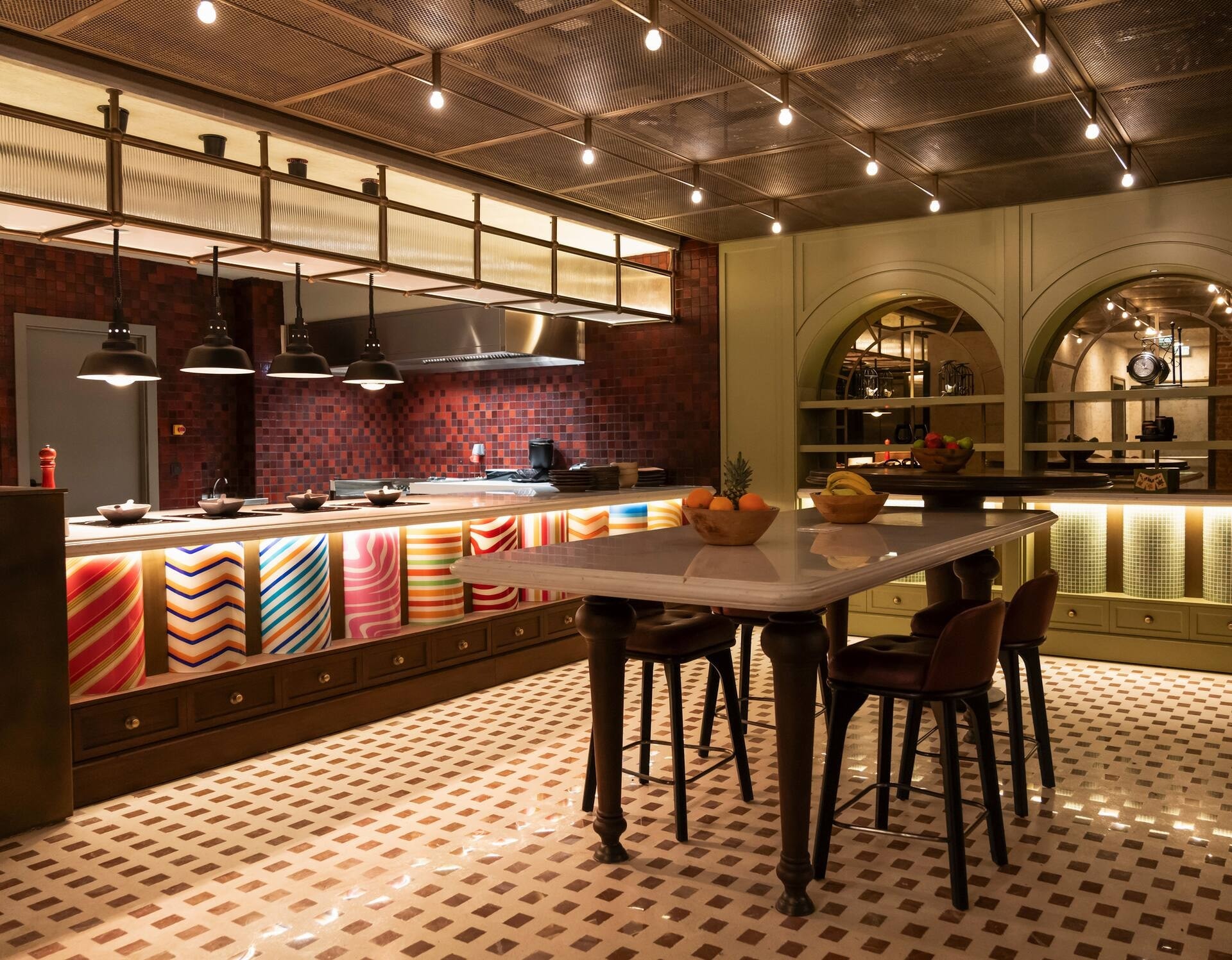 Restaurant atmosphere at Karas Wine Bar & Bites
