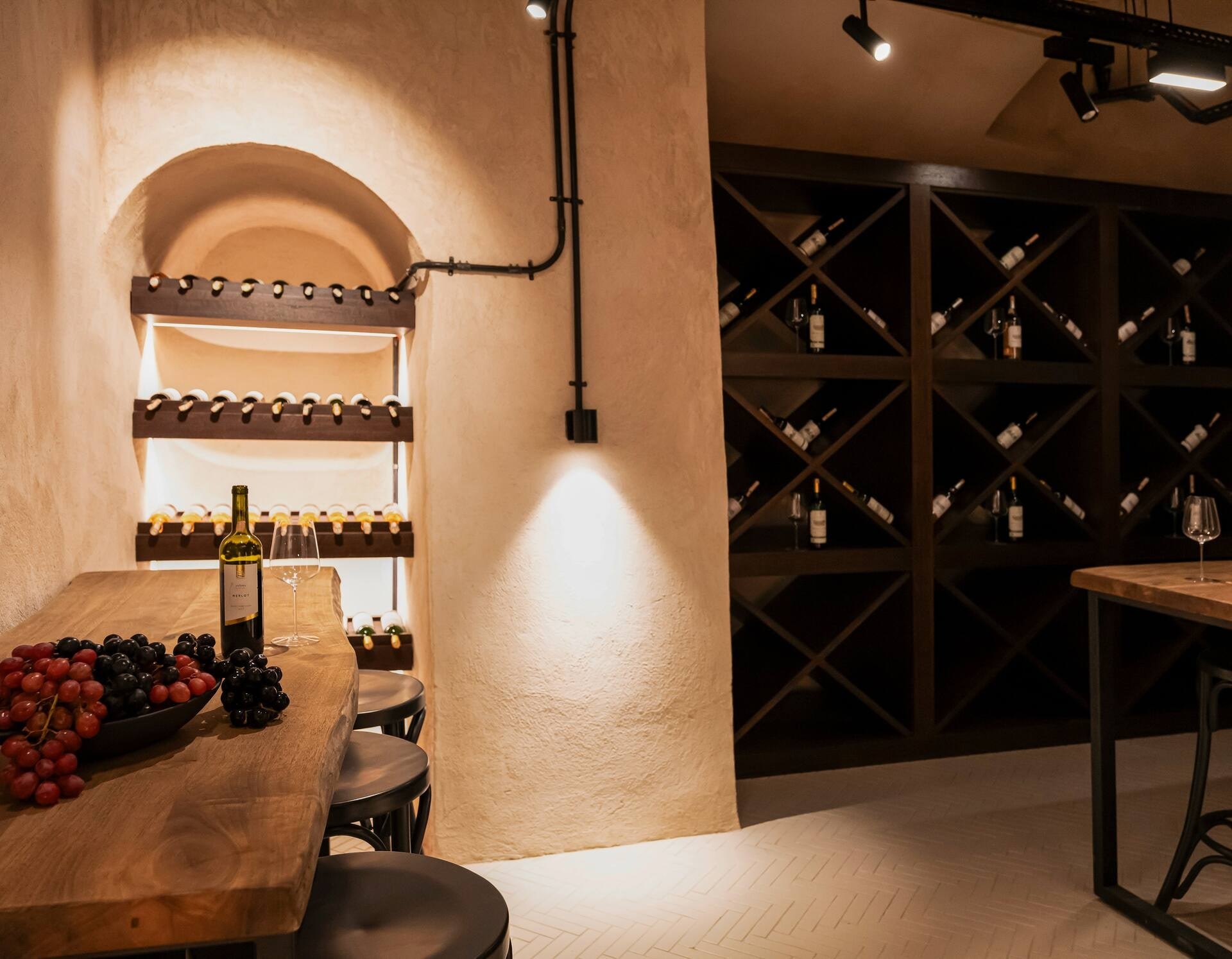 Restaurant atmosphere at Karas Wine Bar & Bites