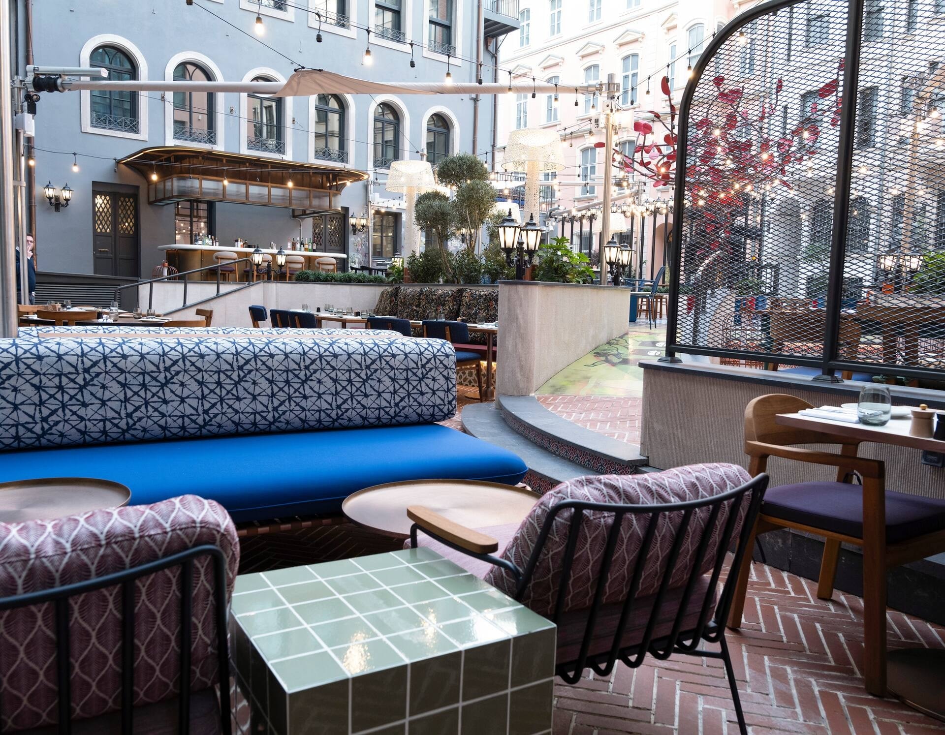 Restaurant atmosphere at Karas Wine Bar & Bites