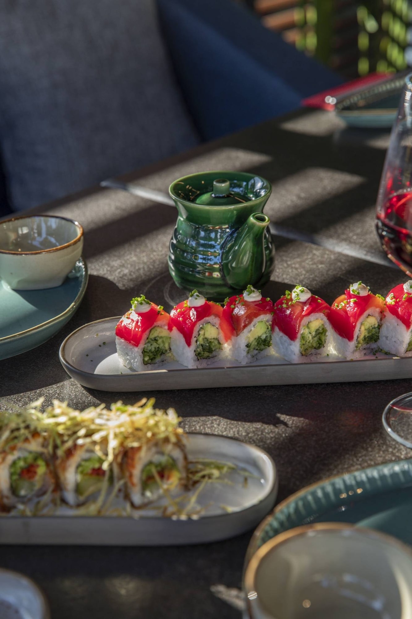 Ken Sushi & More restoranında yemek ve atmosfer