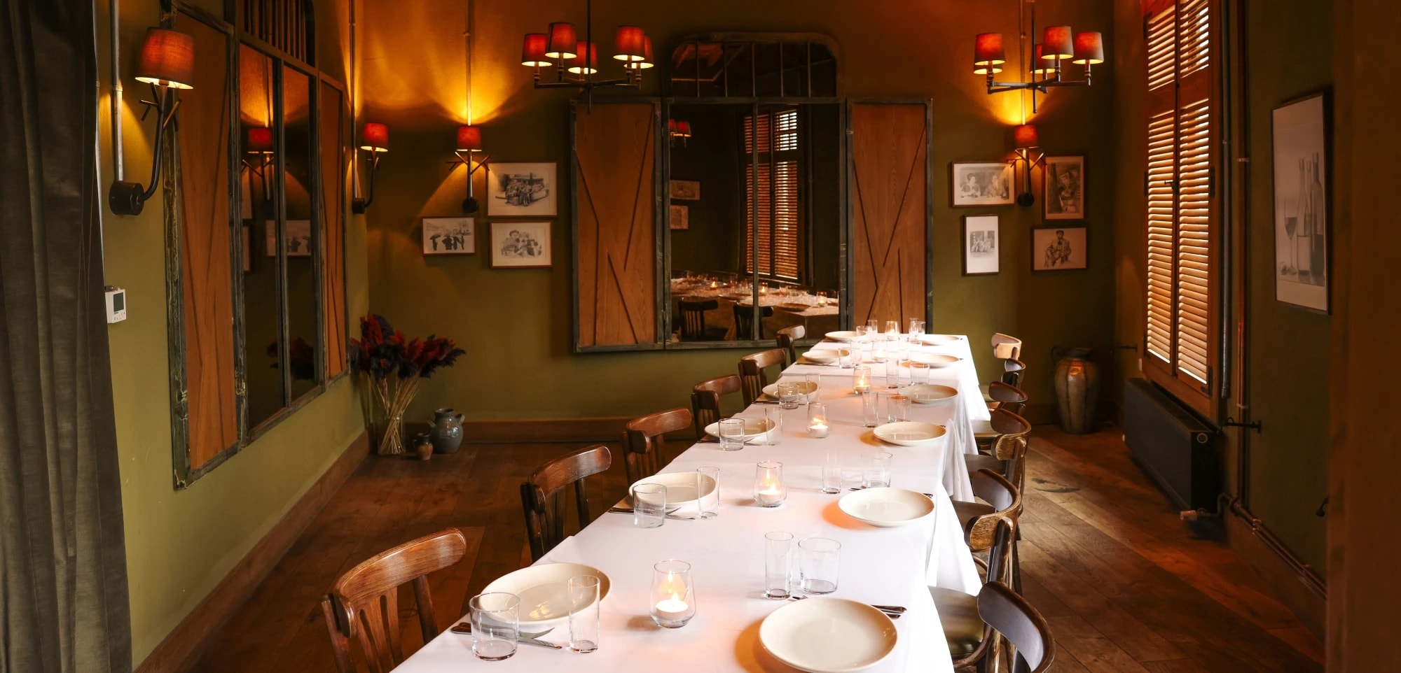 Interior and atmosphere at Kiva Galataport
