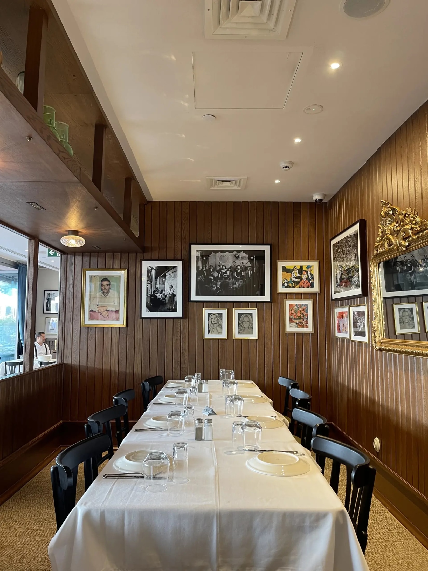 Interior and atmosphere at Kiva Galataport