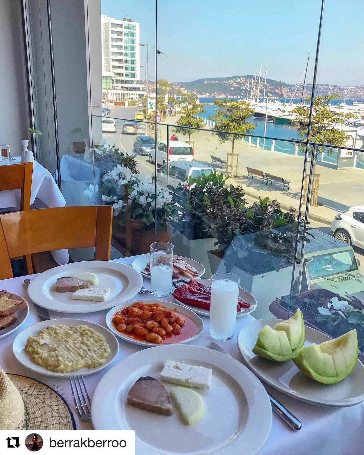 Kıyı Restaurant restoranının atmosferi