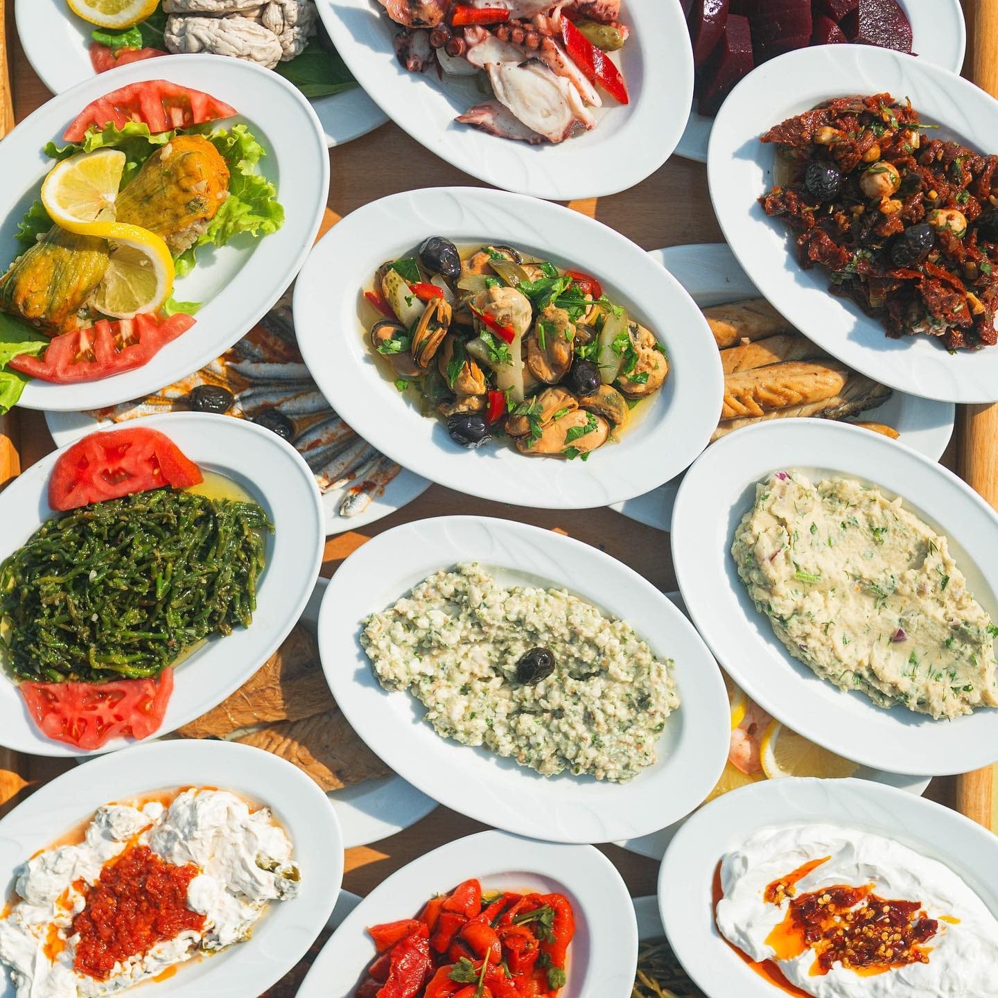 Koço'nun akşam ışıklı dış mekânı