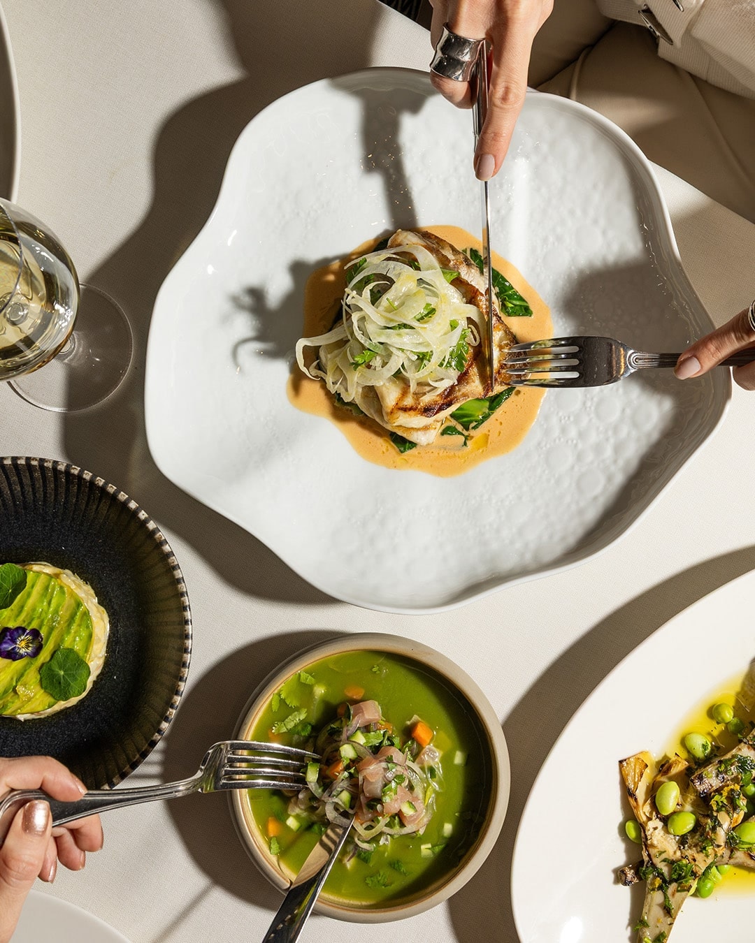 Lacivert: a plate ready for service