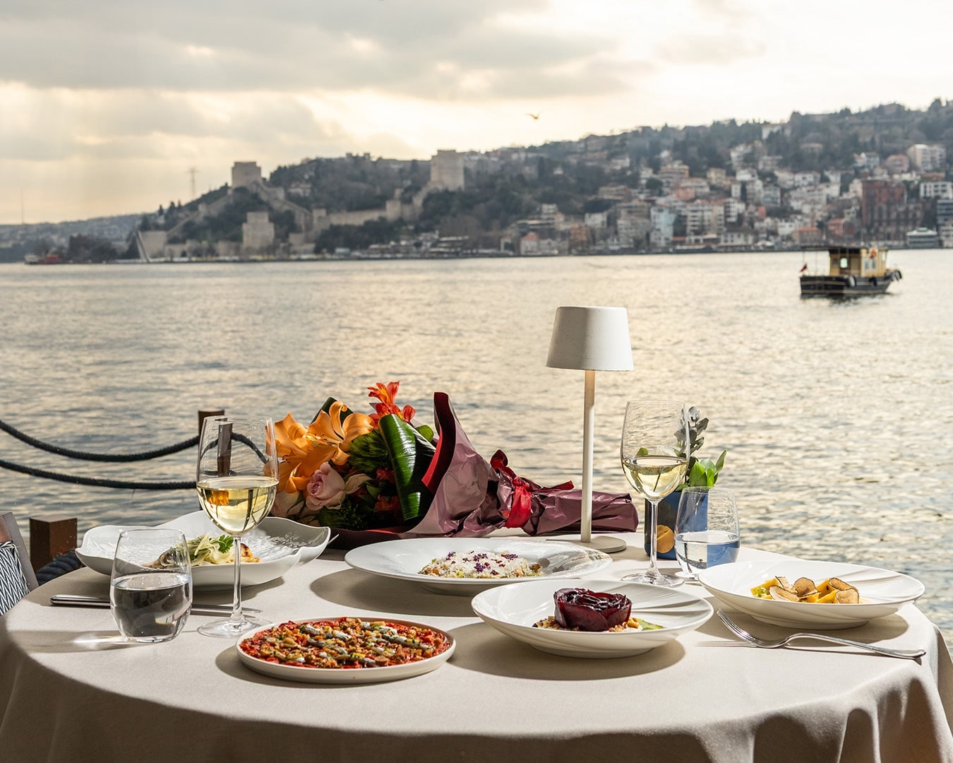 Lacivert: tables prepared for service