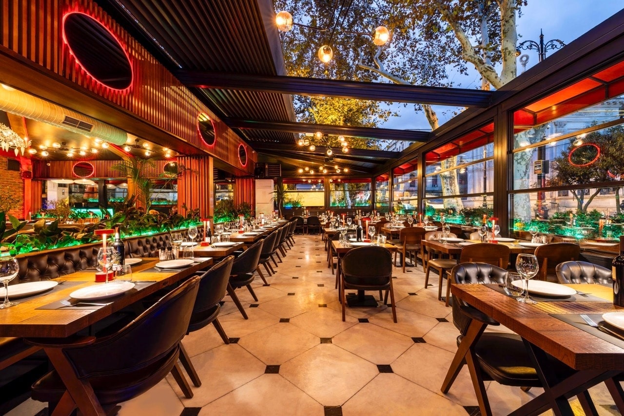 Food and atmosphere at Lotiz Lounge & Hookah