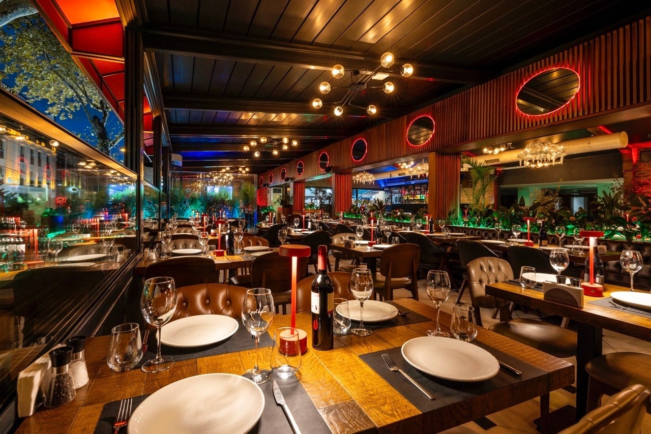 Food and atmosphere at Lotiz Lounge & Hookah