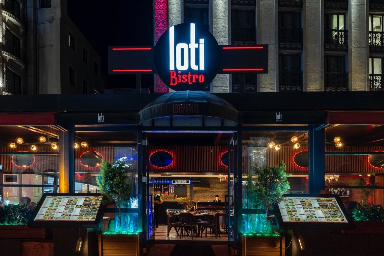 Food and atmosphere at Lotiz Lounge & Hookah