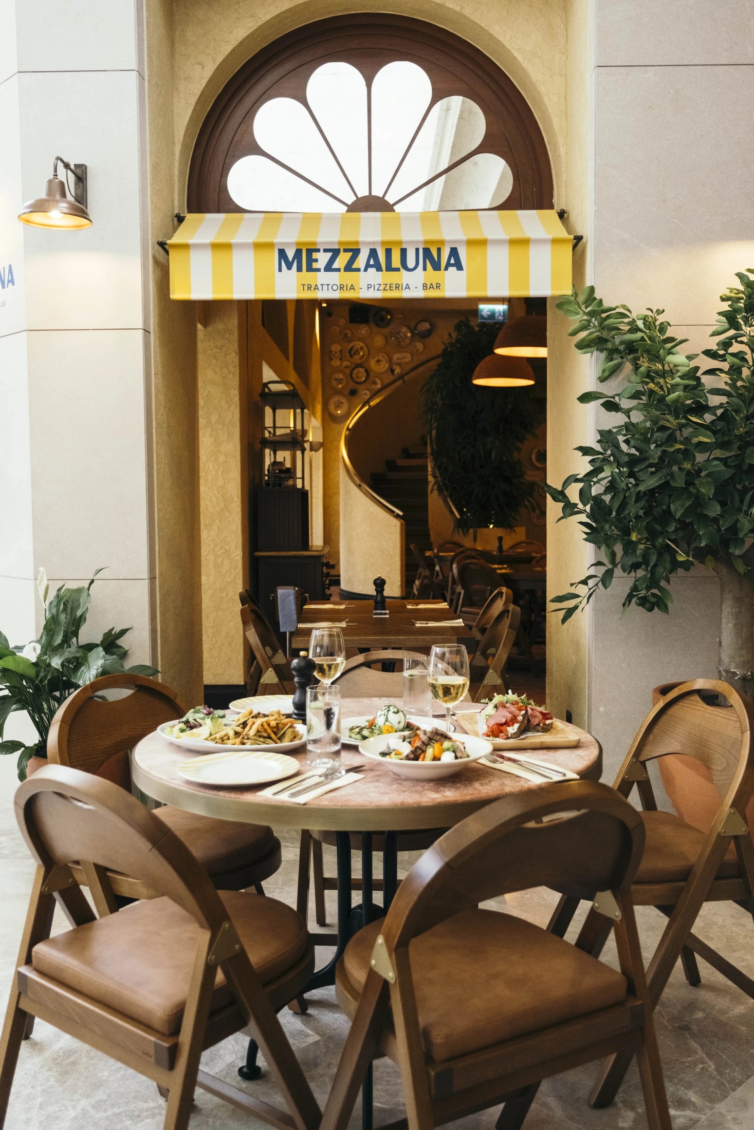 Interior and atmosphere at Mezzaluna Galataport