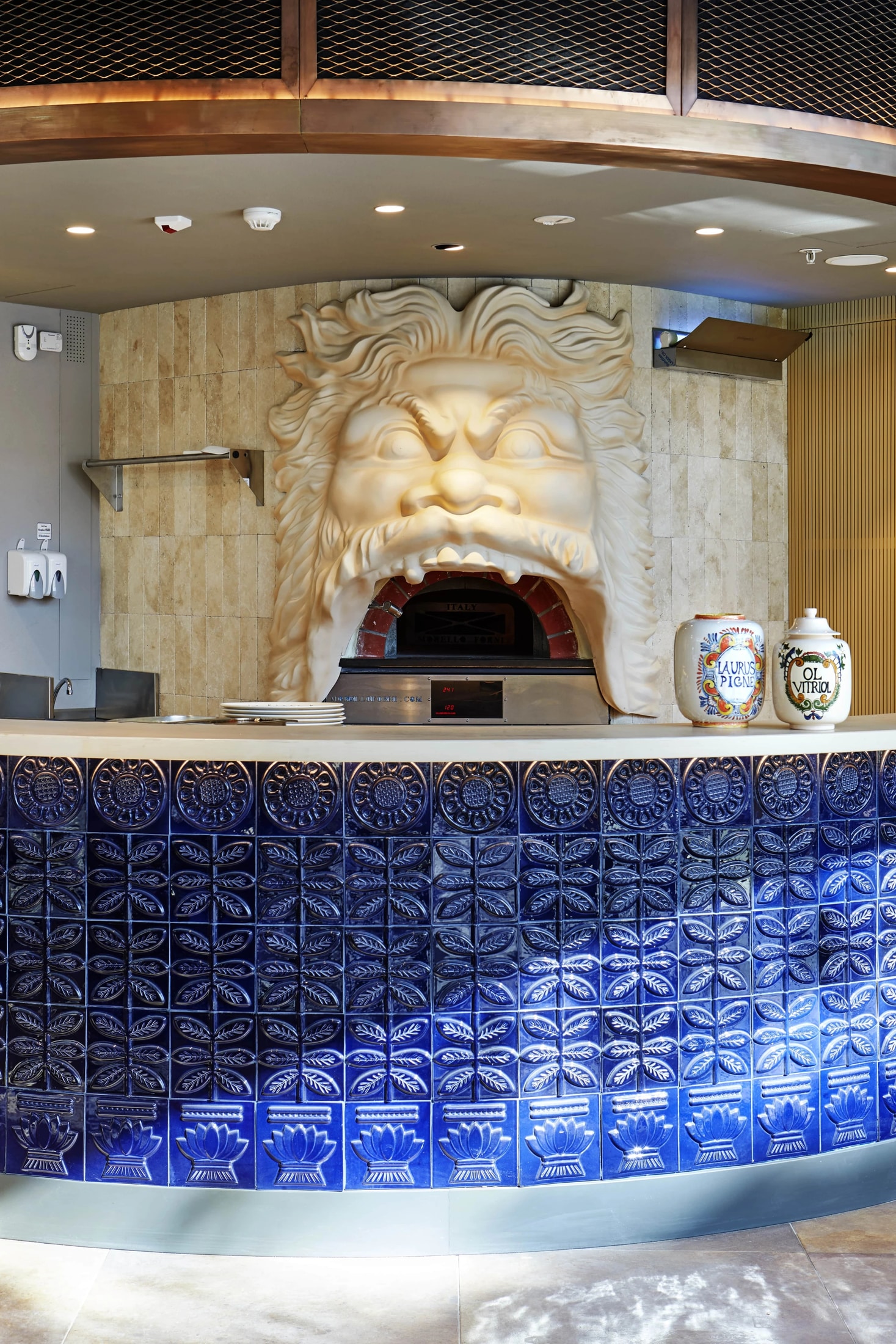 Interior and atmosphere at Mezzaluna Galataport