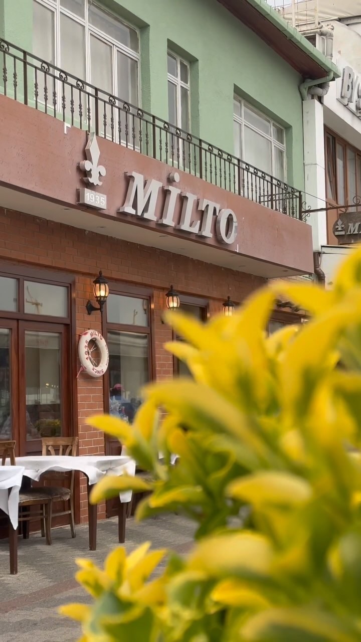 Milto Büyükada restoranının iç mekânı ve atmosferi