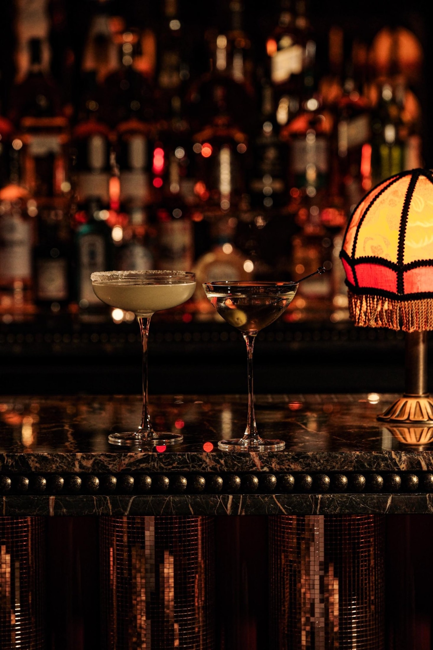 Two cocktails beside a red lamp at the Mondaine de Pariso Istanbul bar