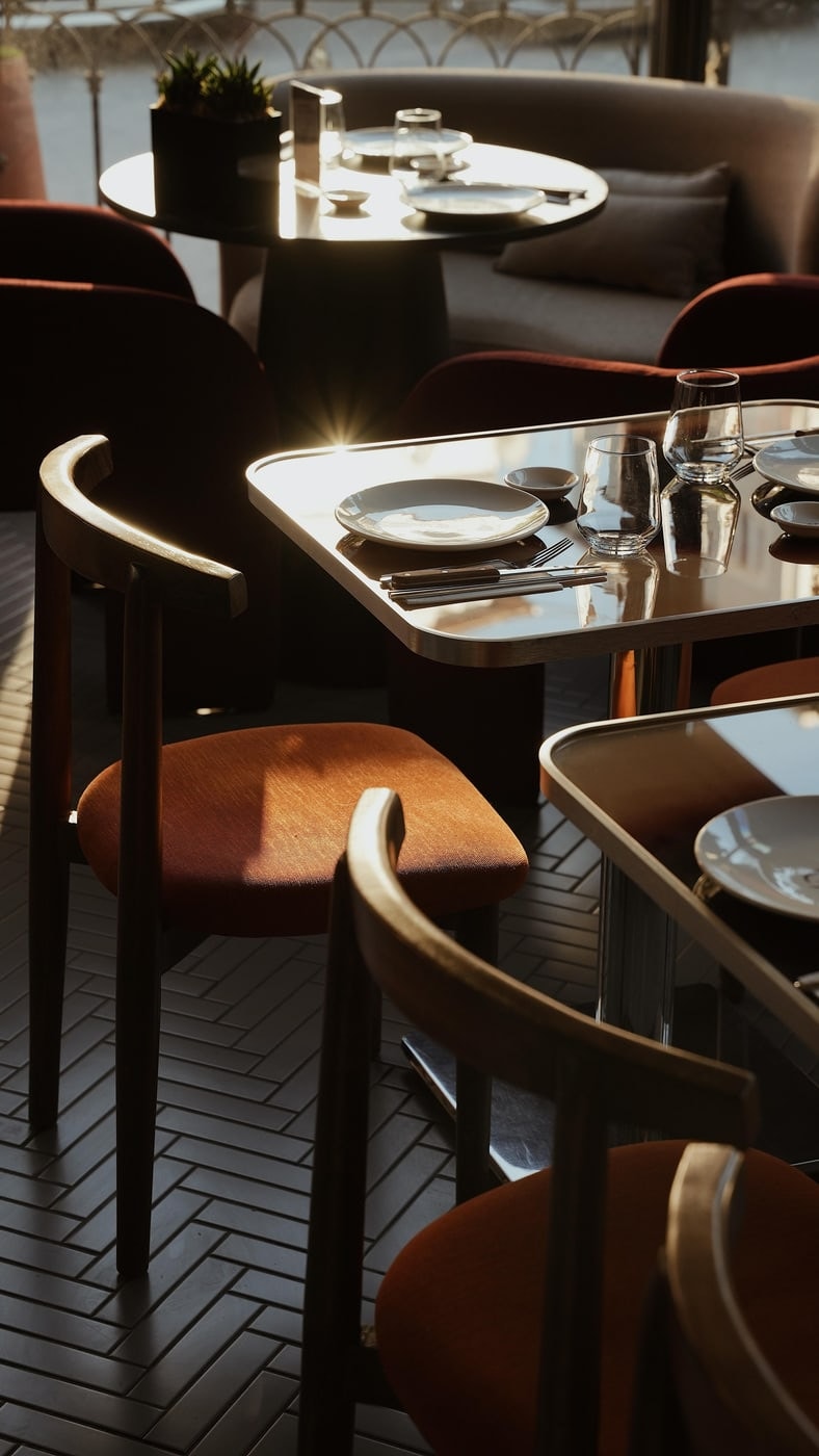 Mori Yaki restoranının özenli iç mekânı ve atmosferi