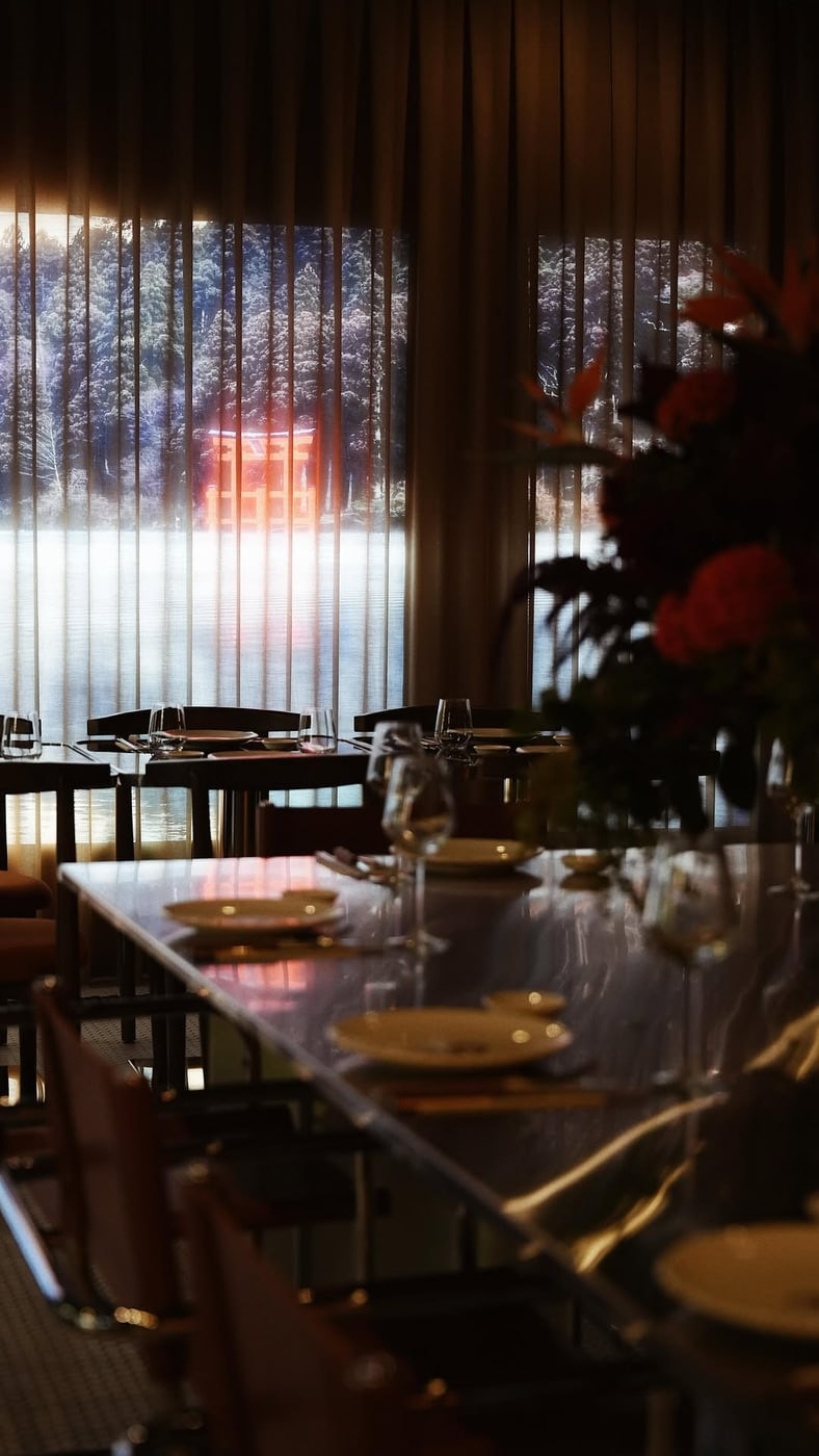 Mori Yaki restoranının özenli iç mekânı ve atmosferi