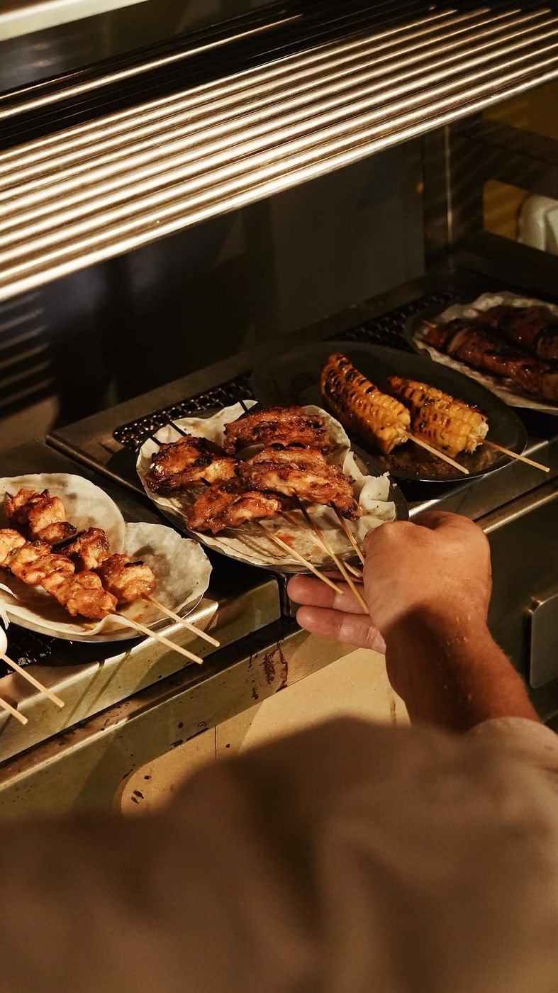 Mori Yaki restoranının özenli iç mekânı ve atmosferi