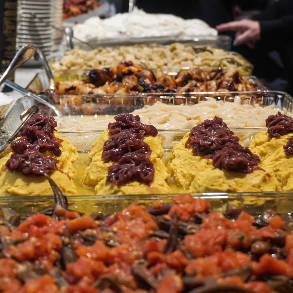 The dining atmosphere at Nazende Cadde