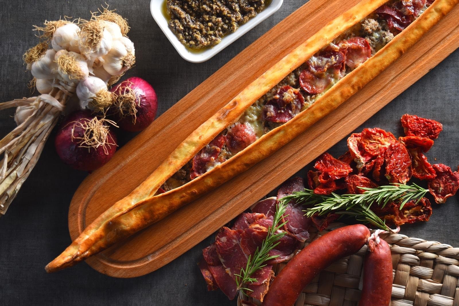 Nelipide restoranında yemek ve atmosfer