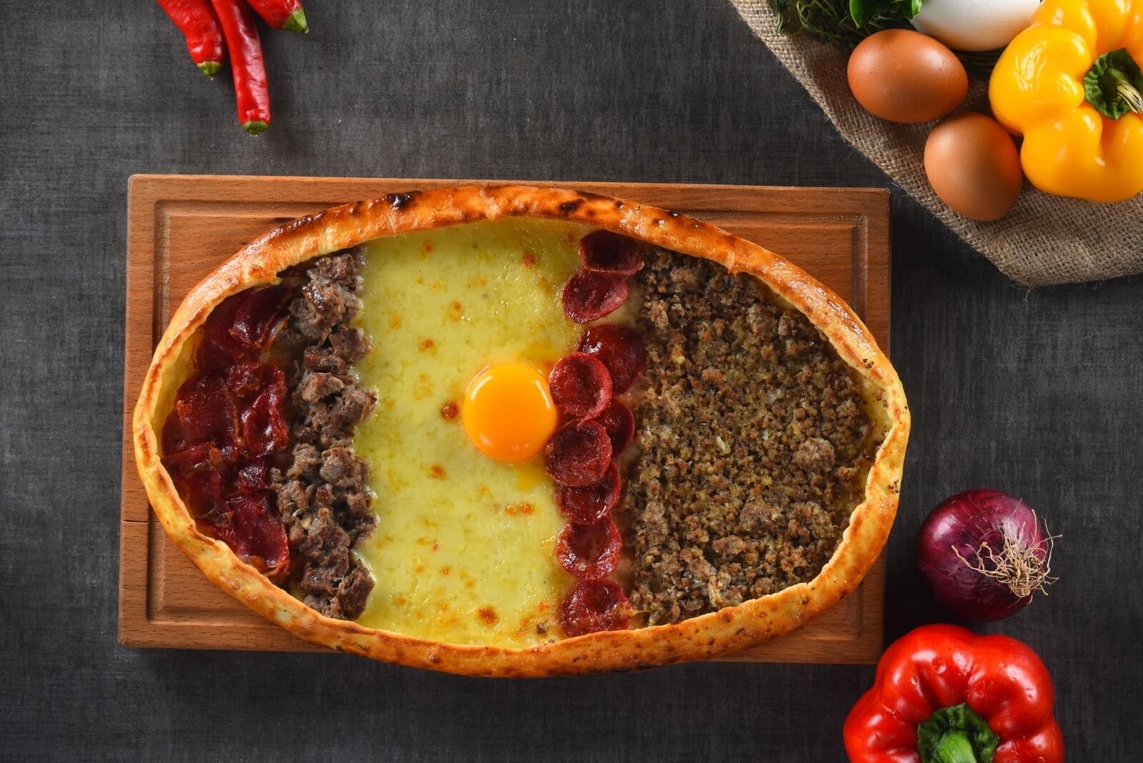 Nelipide restoranında yemek ve atmosfer