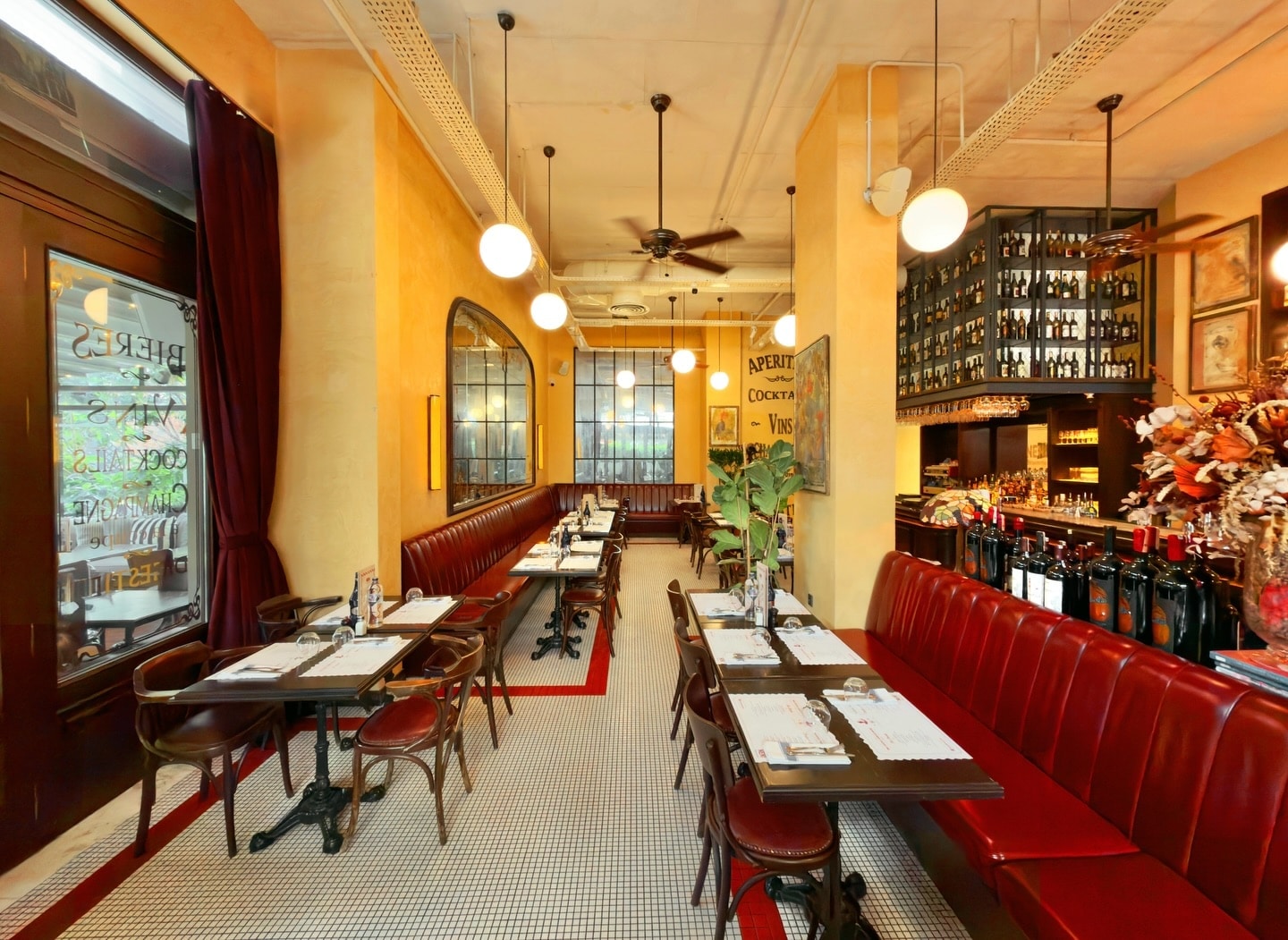 Interior and atmosphere at Neni Brasserie