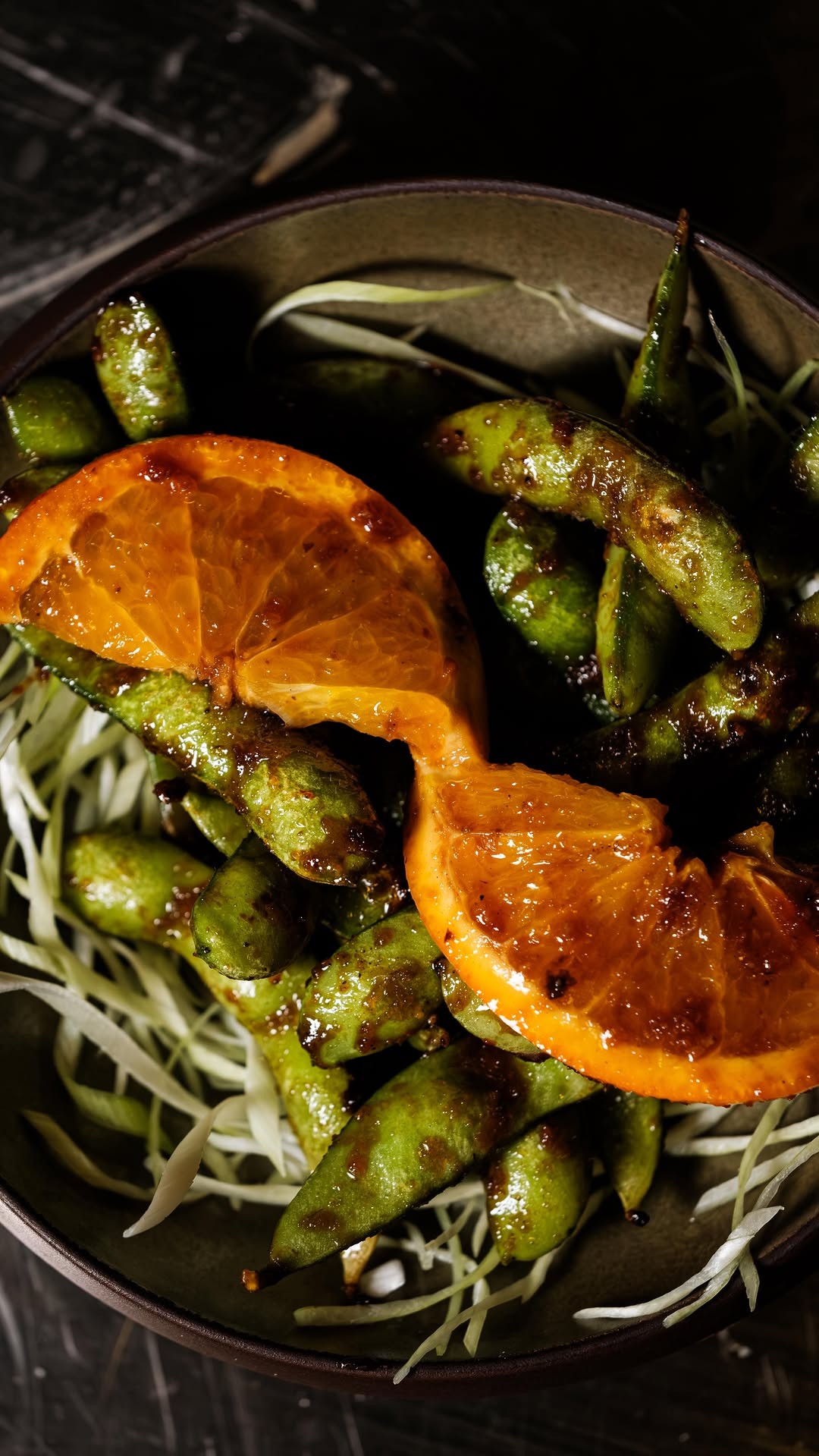 Orōro Sushi Bar mutfağından özenli bir tabak