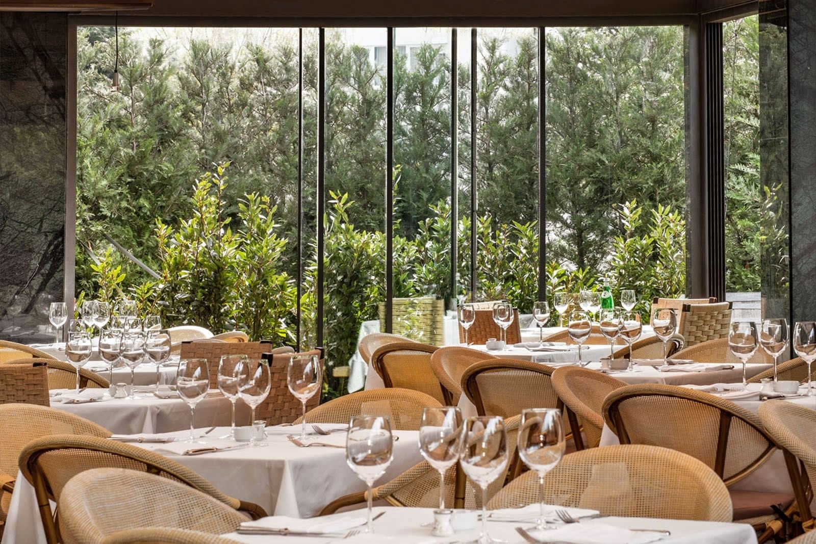 Paper Moon İstanbul restoranının iç mekânı ve atmosferi