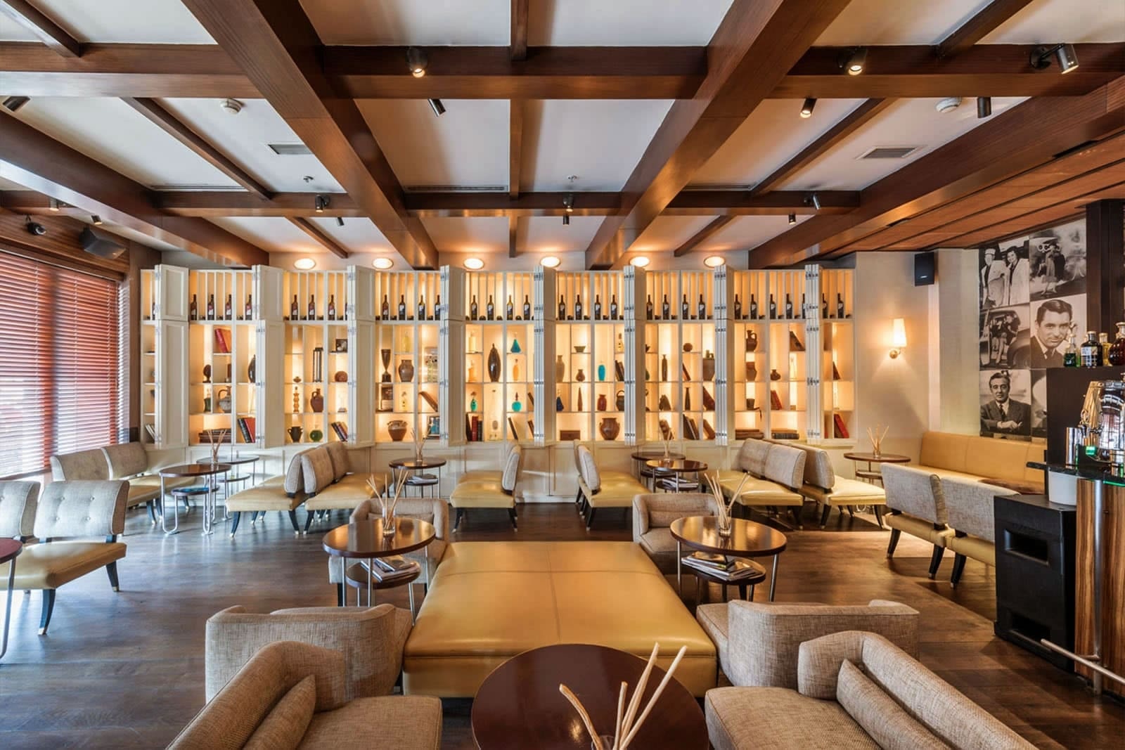 Paper Moon İstanbul restoranının iç mekânı ve atmosferi