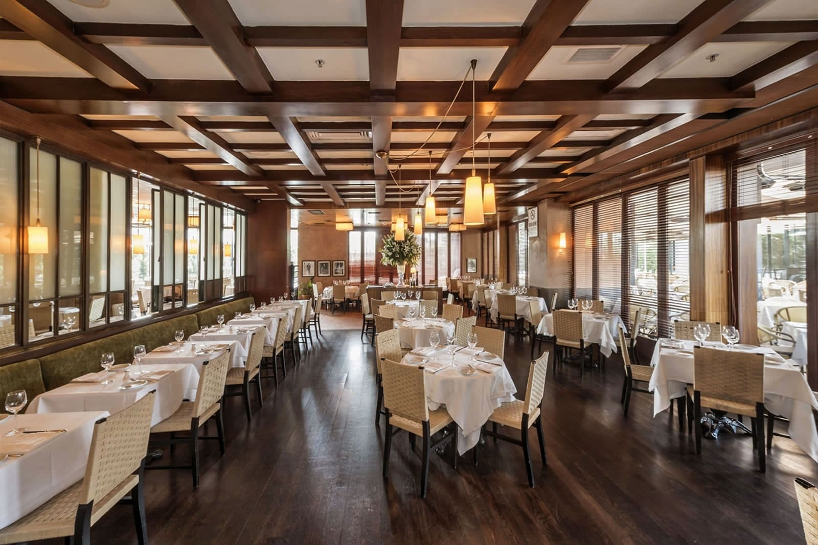 Paper Moon İstanbul restoranının iç mekânı ve atmosferi