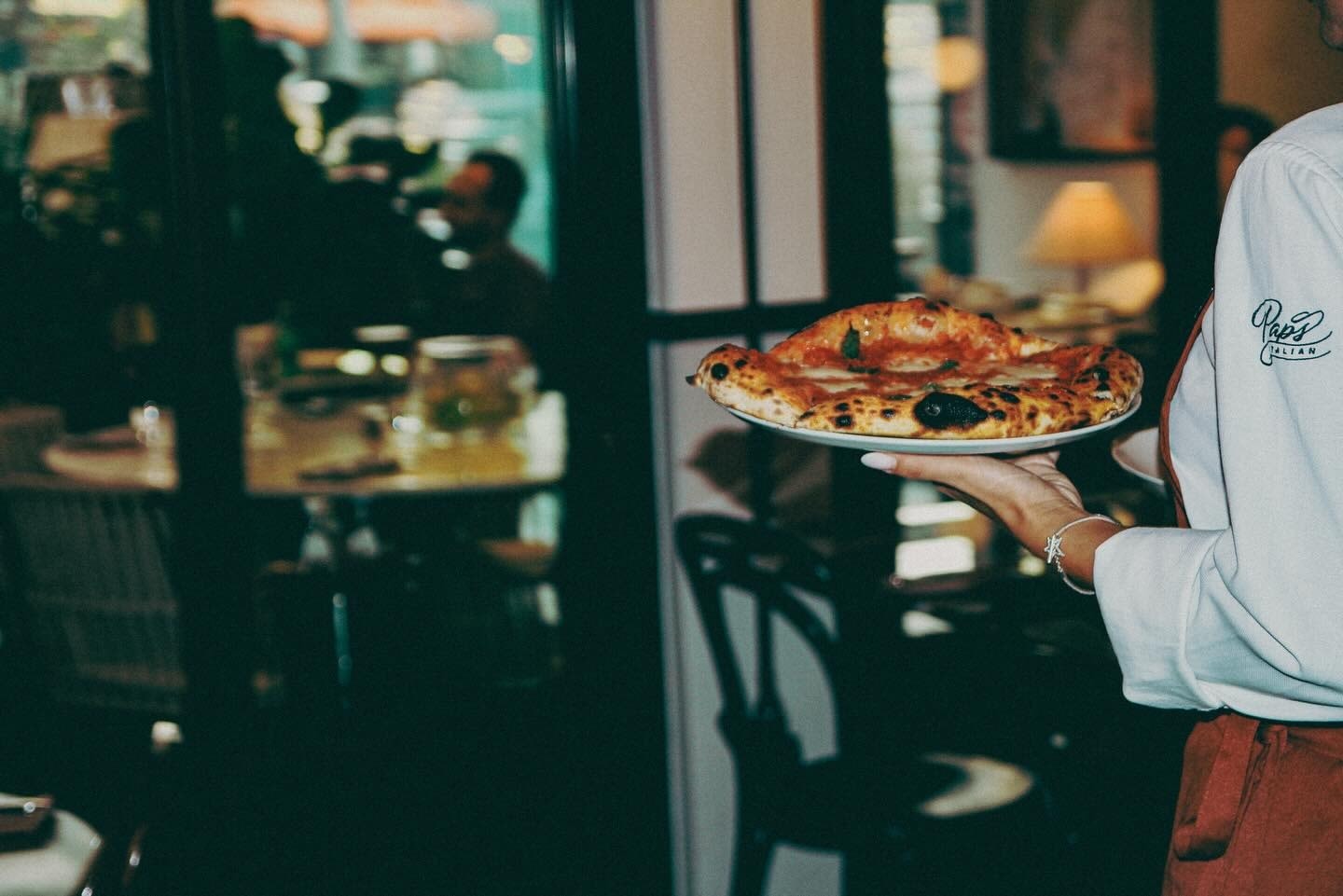 Paps Italian Karaköy: gün ışığı alan salon