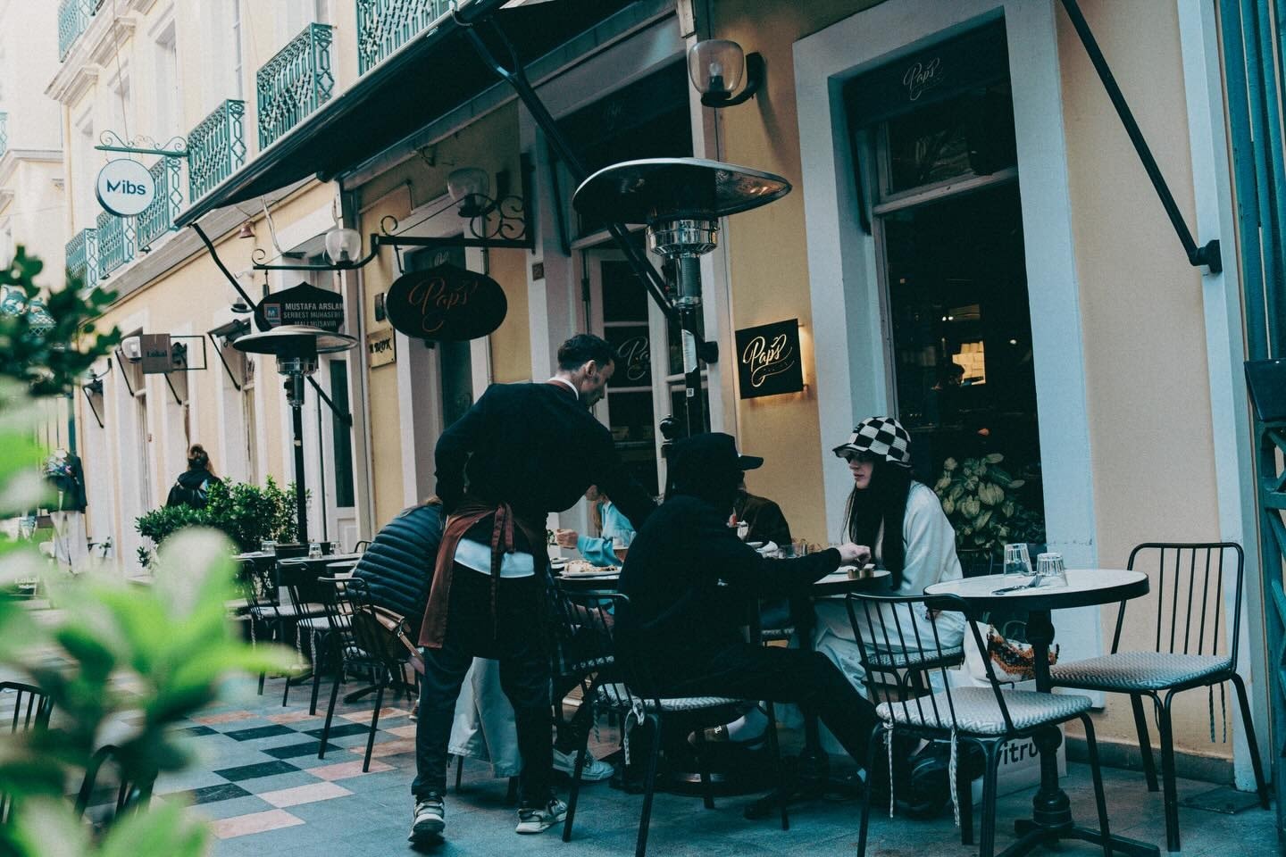 Paps Italian Karaköy: hazırlanmış servis masaları
