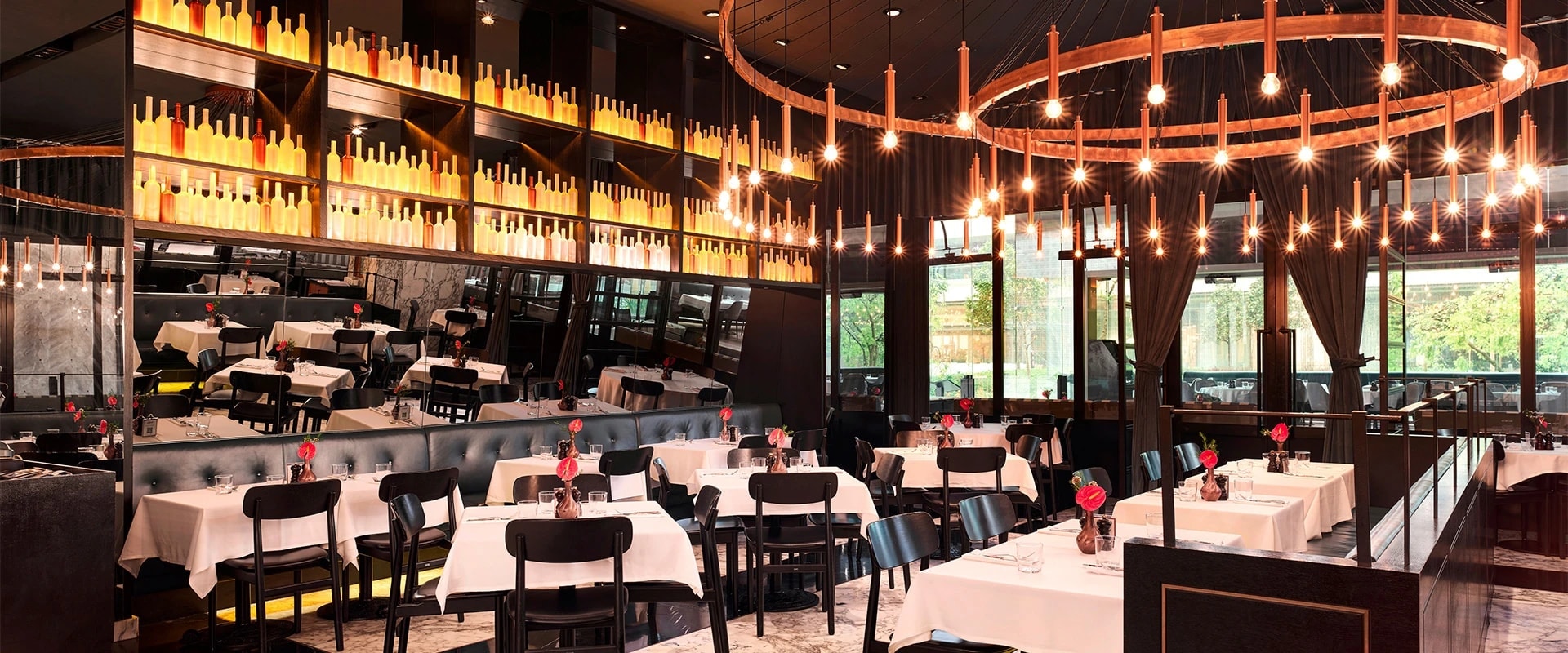 Interior and atmosphere at Parlé İstanbul