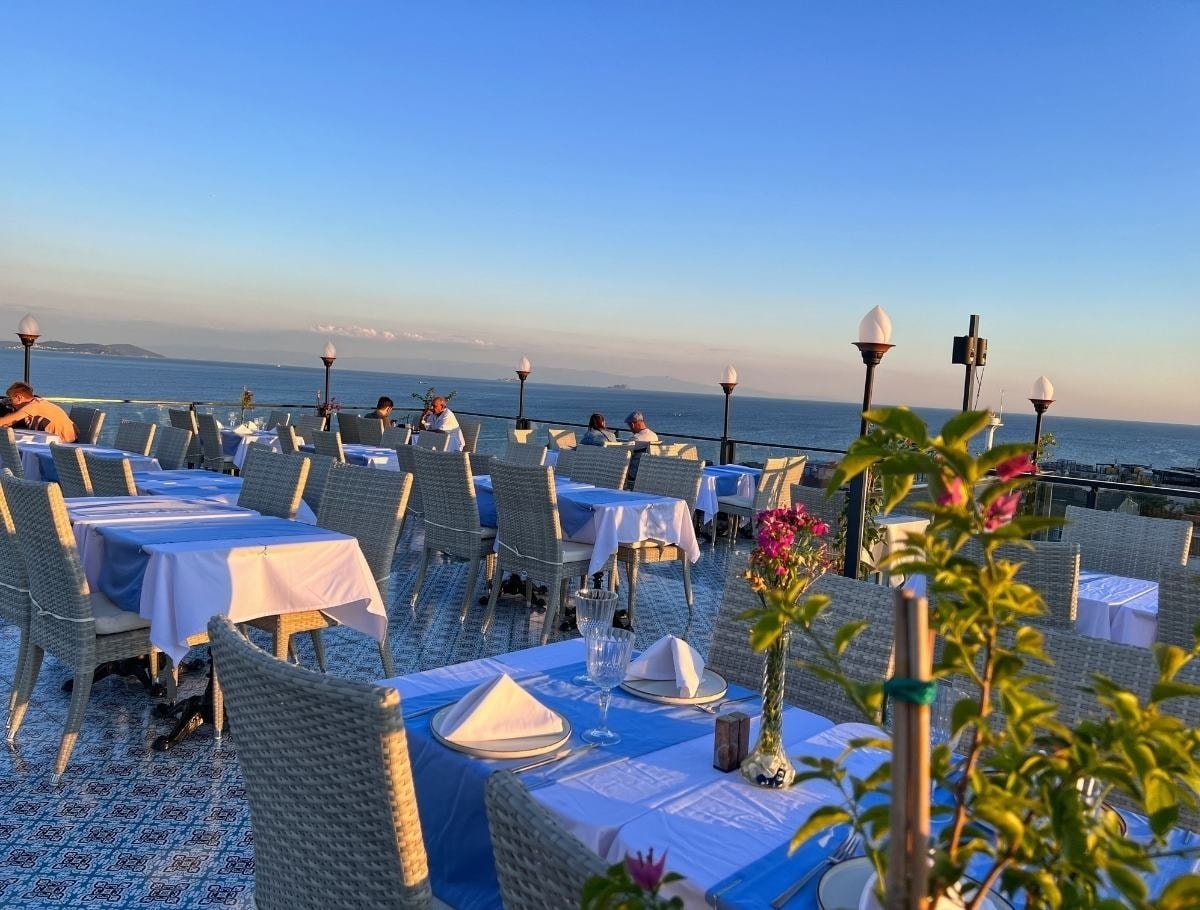 Food and atmosphere at Queb Rooftop