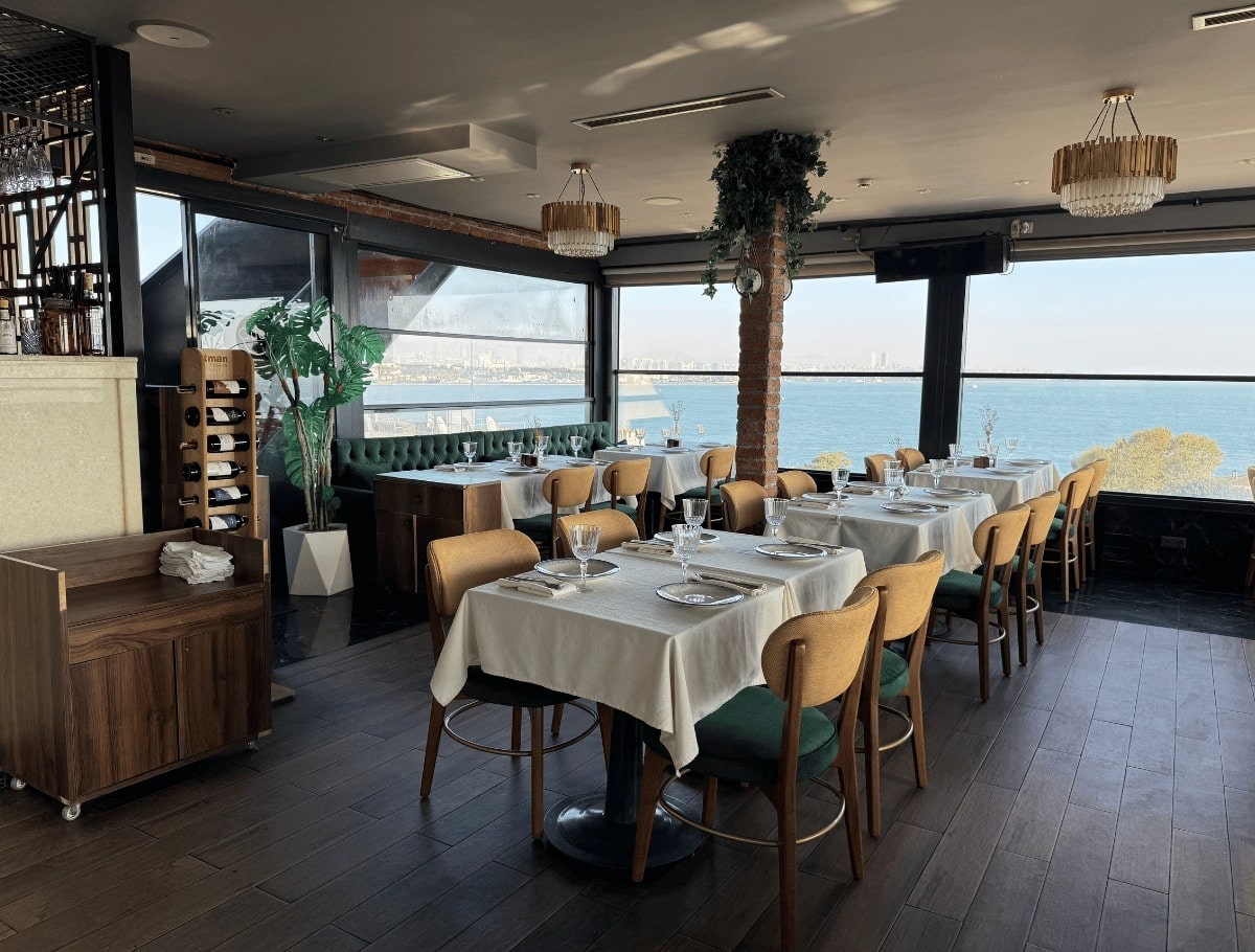 Food and atmosphere at Queb Rooftop