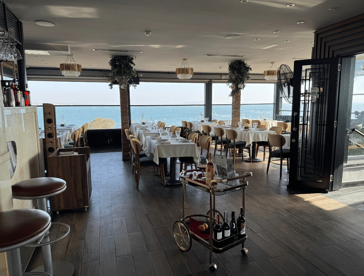 Food and atmosphere at Queb Rooftop