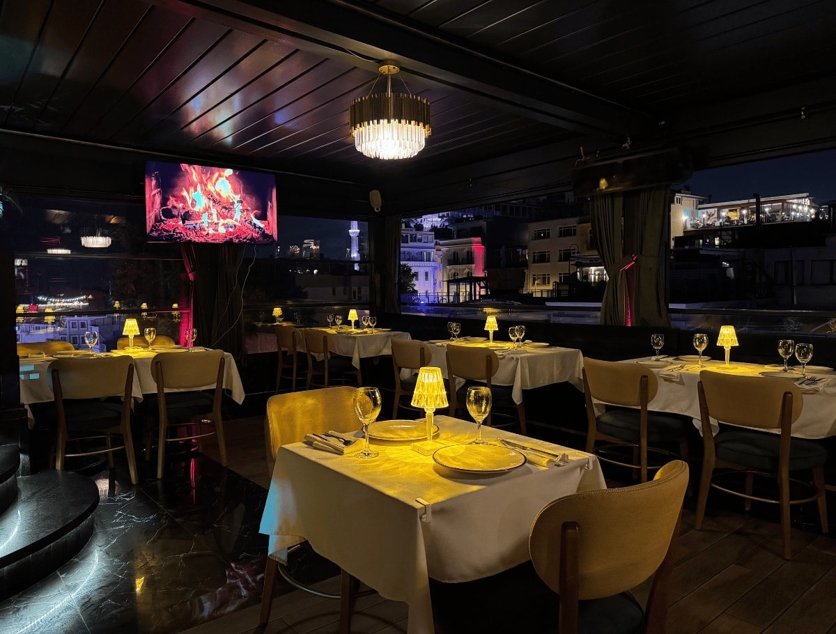 Food and atmosphere at Queb Rooftop