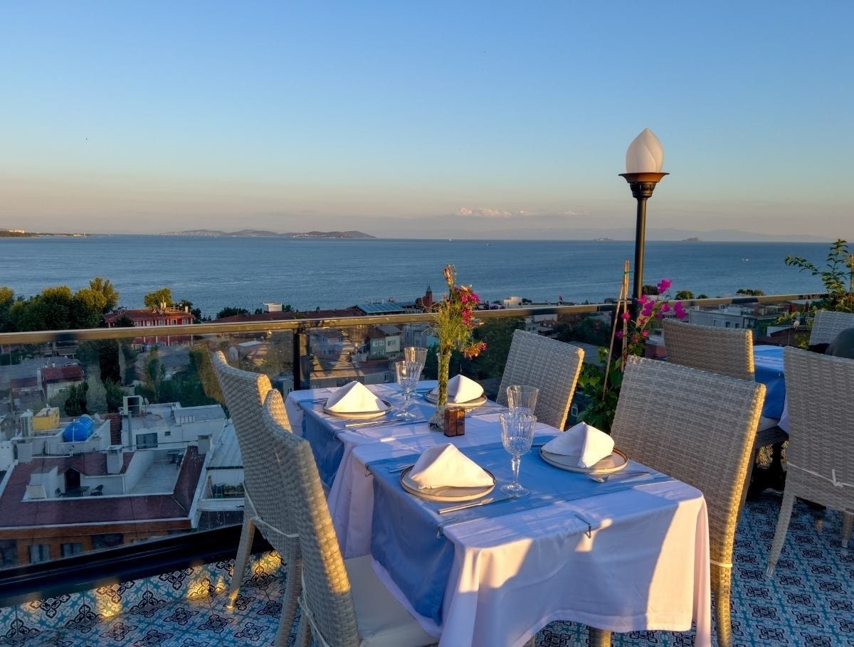 Food and atmosphere at Queb Rooftop