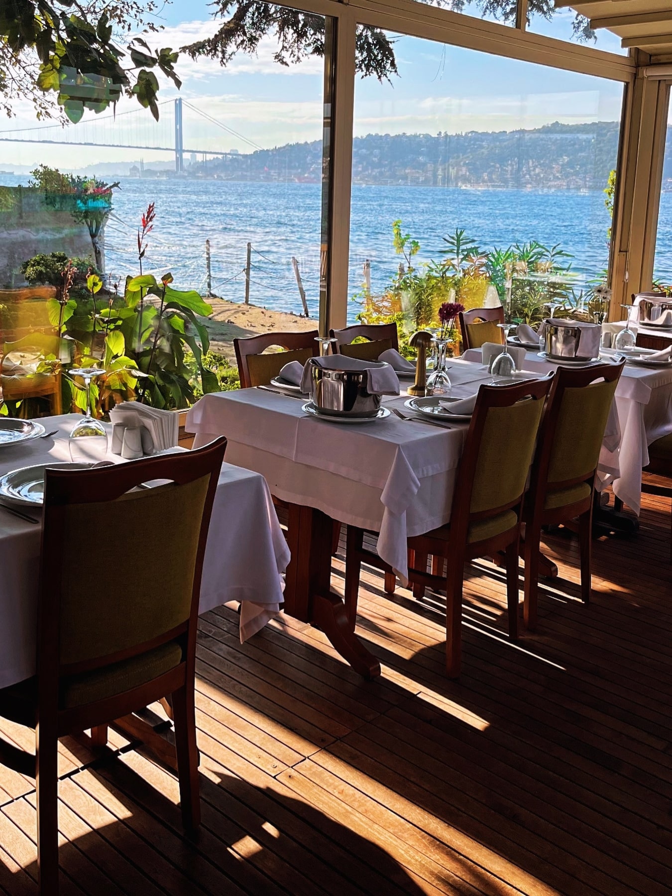 Rigel Restaurant: gün ışığı alan salon