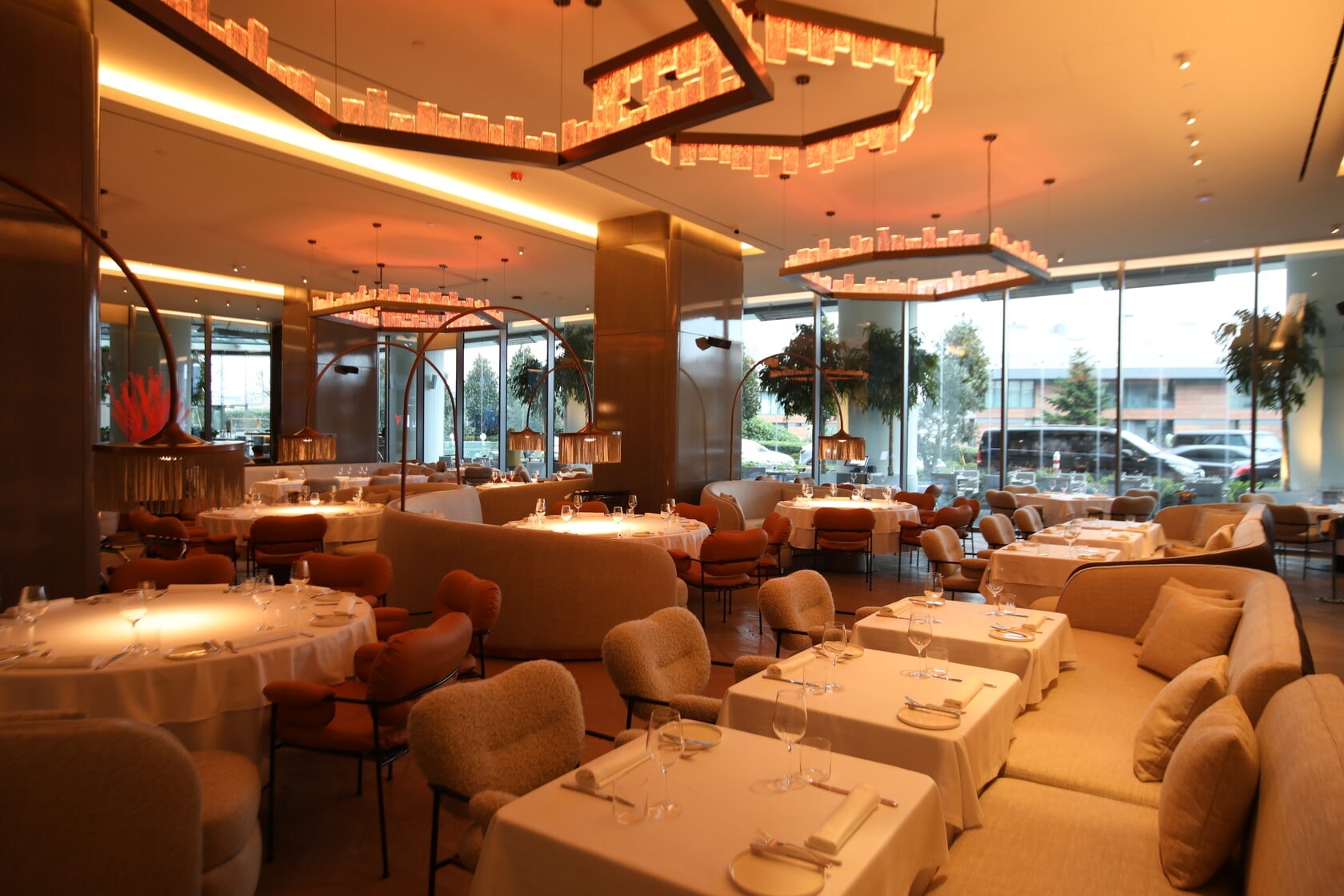 The dining room and atmosphere at Sakhalin