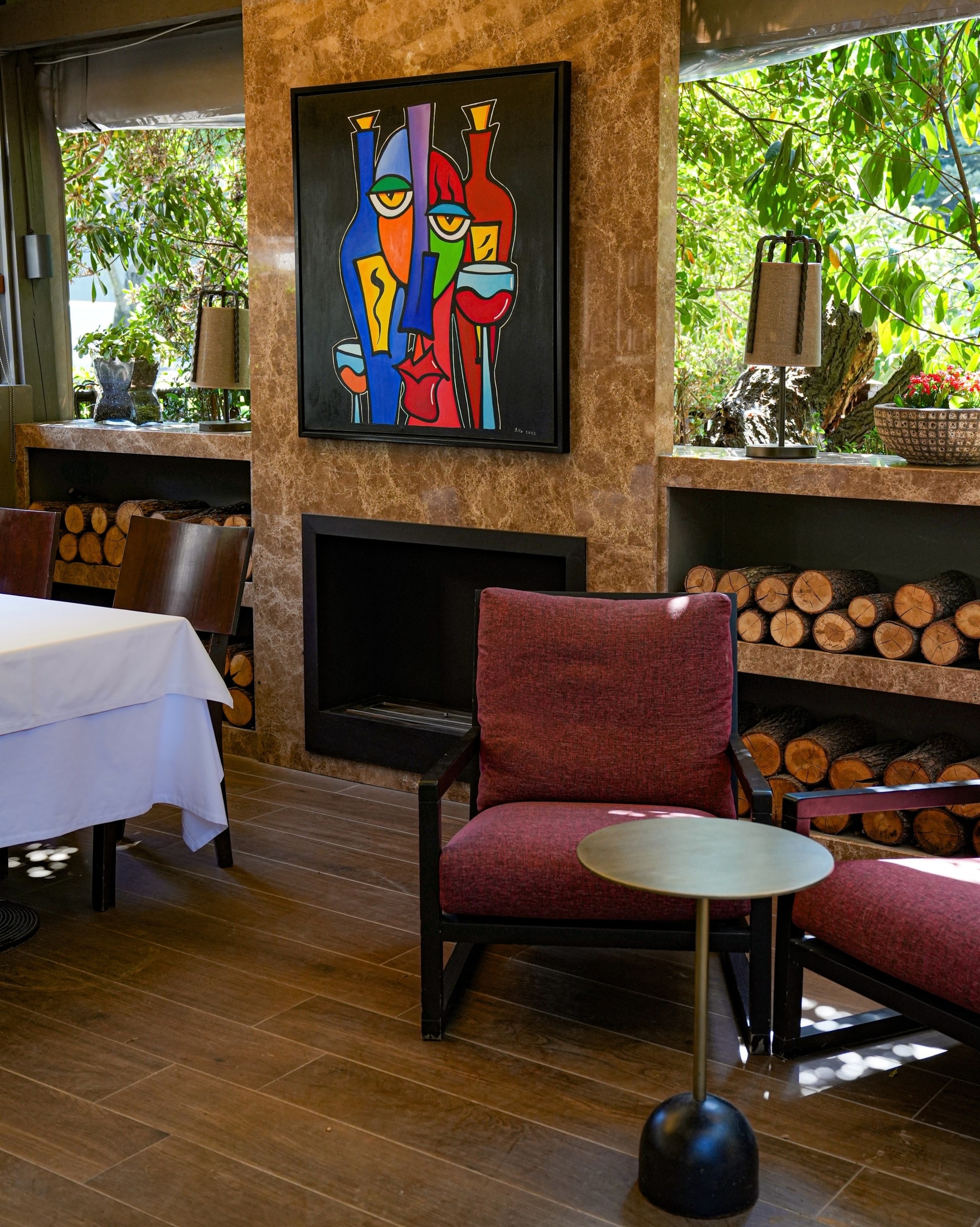 Şans Restaurant restoranının iç mekânı ve atmosferi