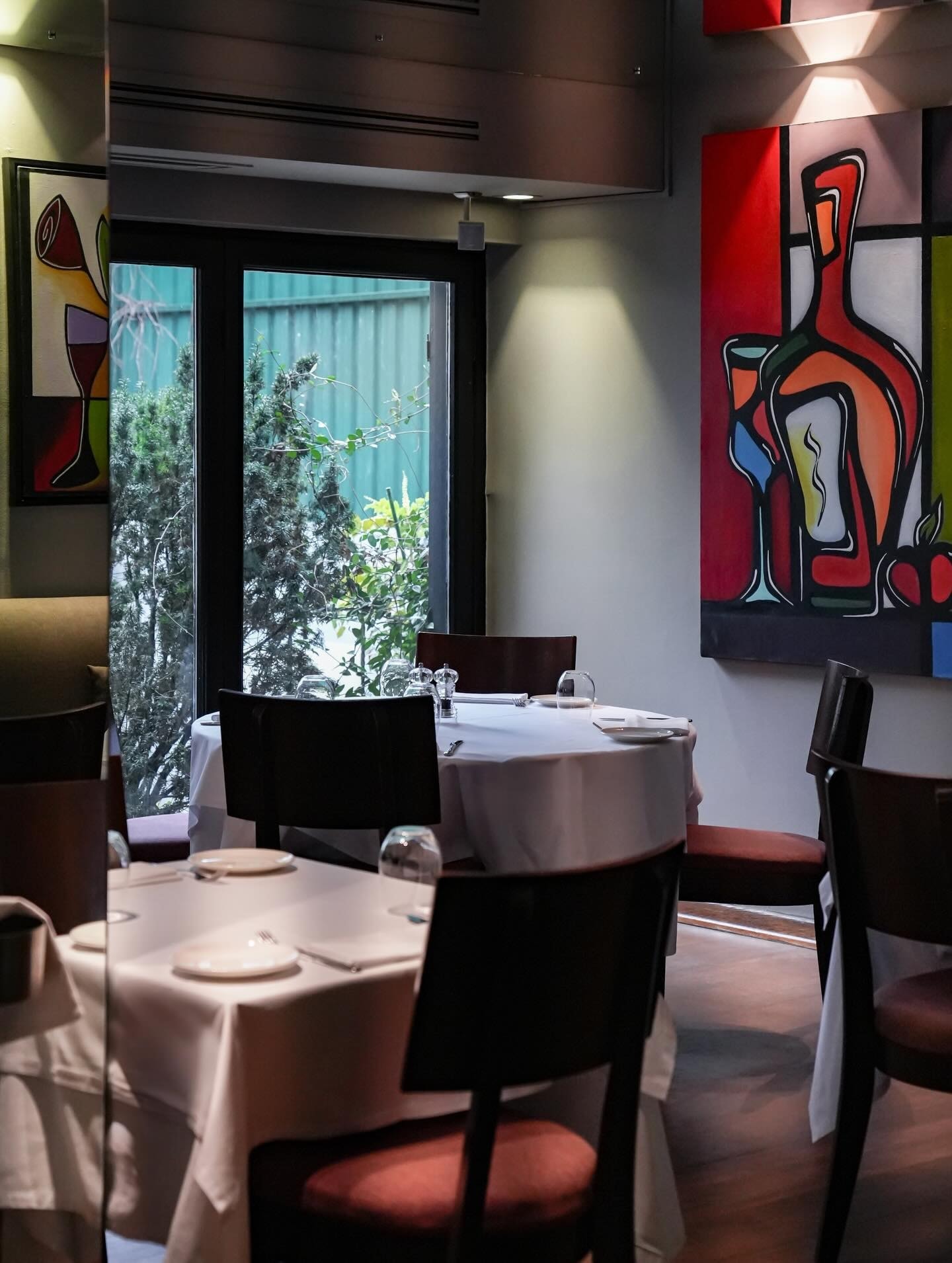 Şans Restaurant restoranının iç mekânı ve atmosferi