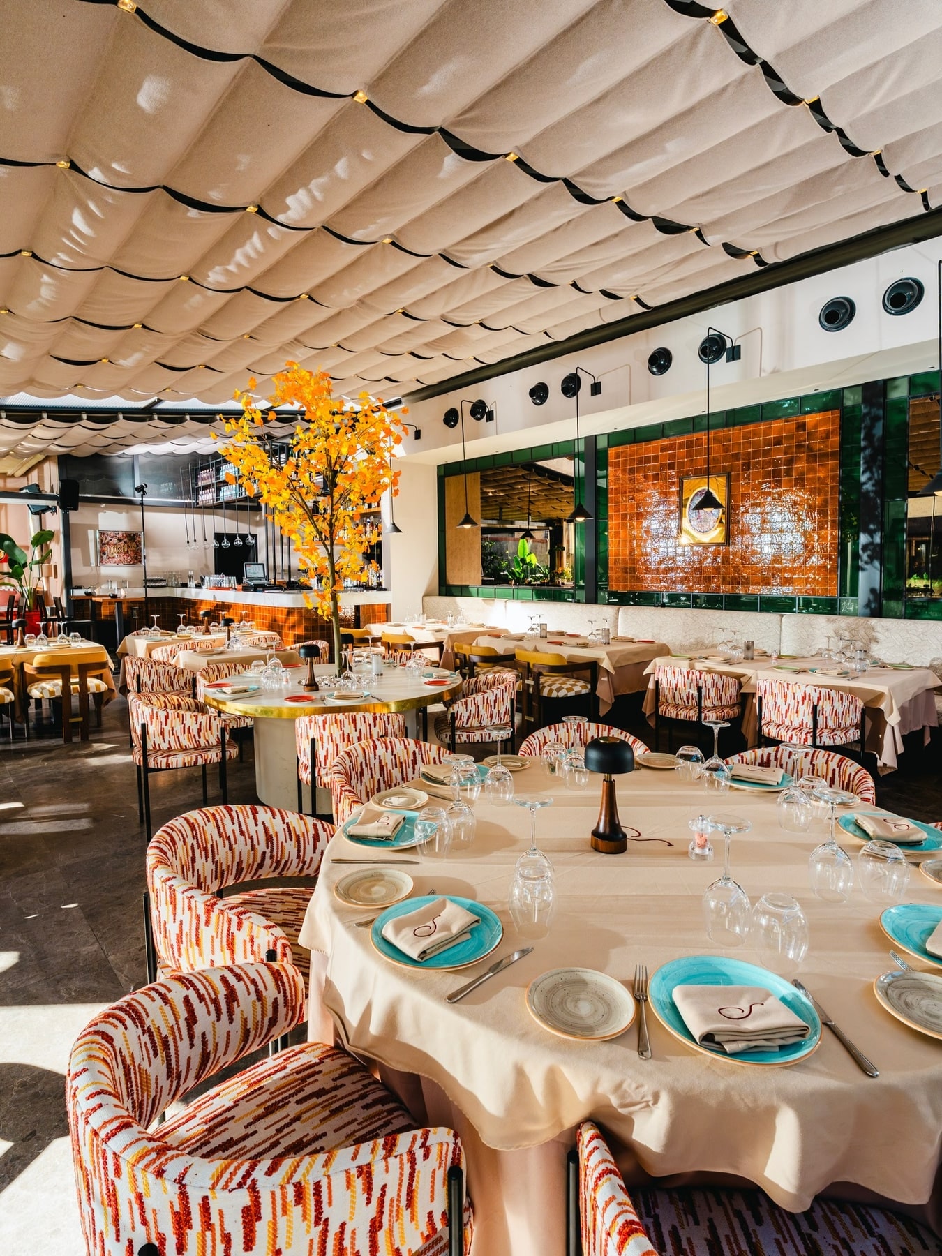 Scarpetta Istanbul: the dining room and table setting